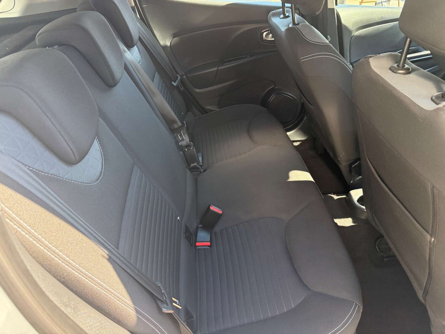 Used Renault Clio 2015 for sale - 78029008: Photo 25