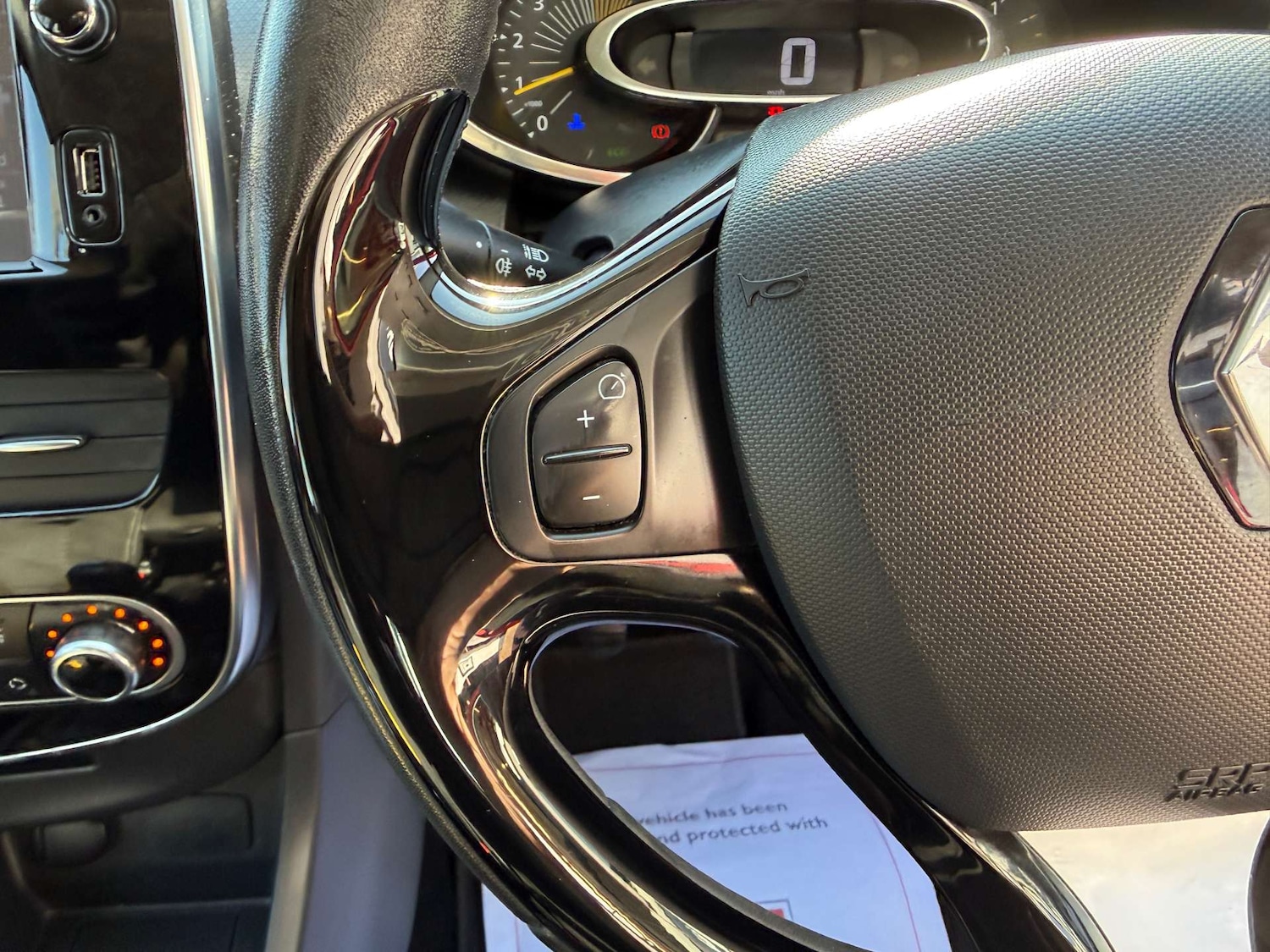 Used Renault Clio 2015 for sale - 78029007: Photo 28