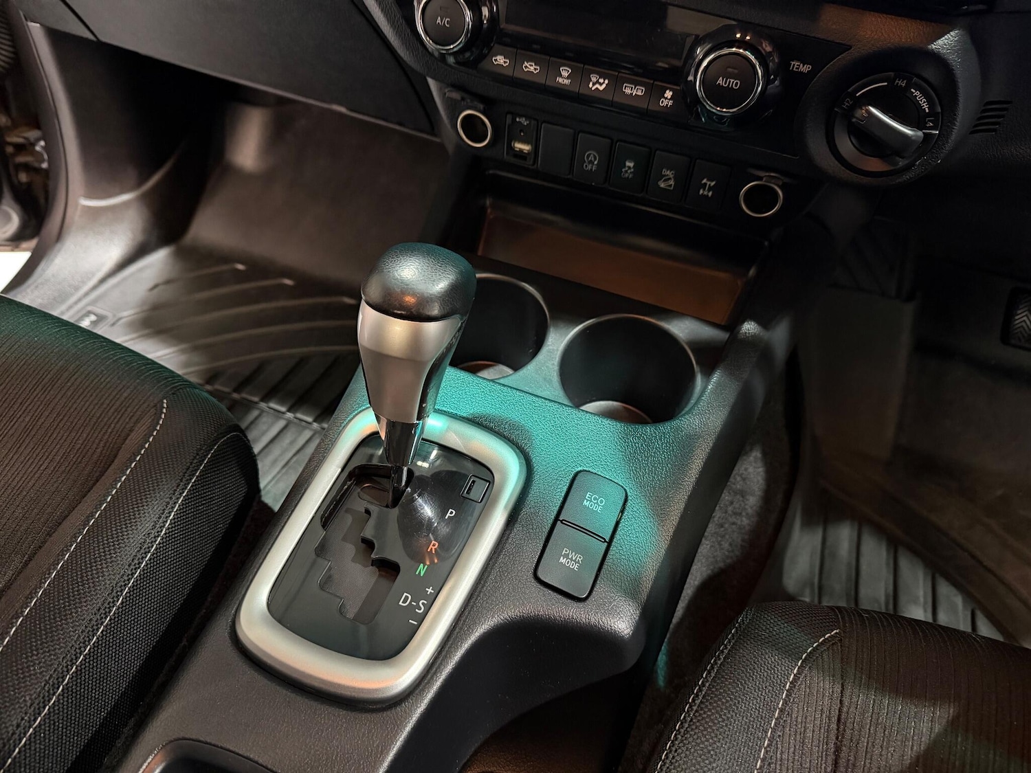 Used Toyota Hilux 2018 for sale - 77784529: Photo 22