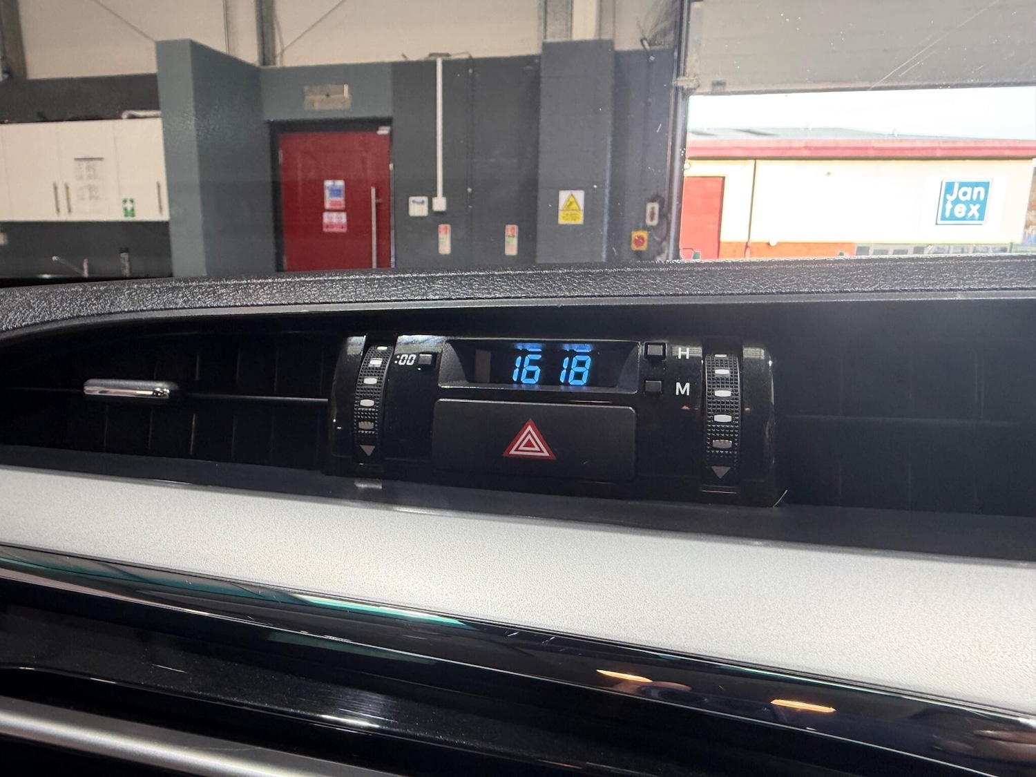 Used Toyota Hilux 2018 for sale - 77784529: Photo 29