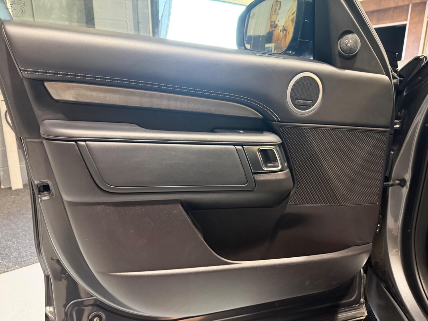 Used Land Rover Discovery 2019 for sale - 78141464: Photo 25