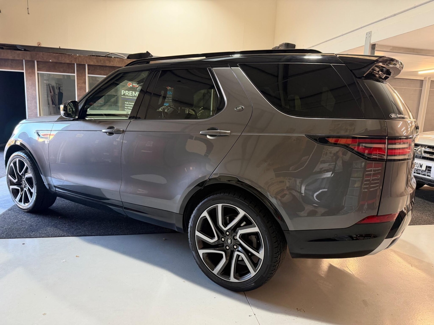 Used Land Rover Discovery 2019 for sale - 78141464: Photo 4