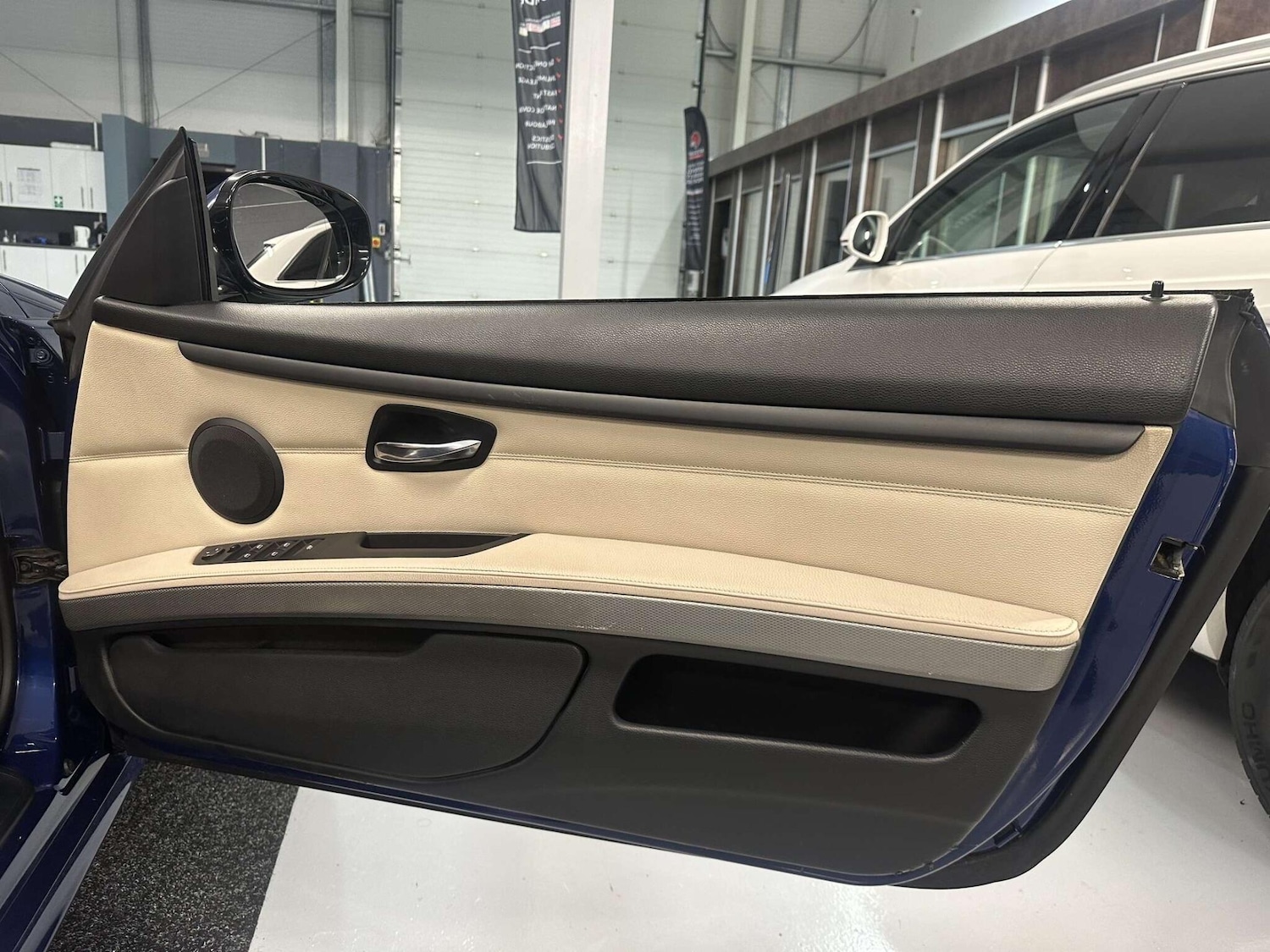 Used BMW 3 Series 2011 for sale - 76926449: Photo 31