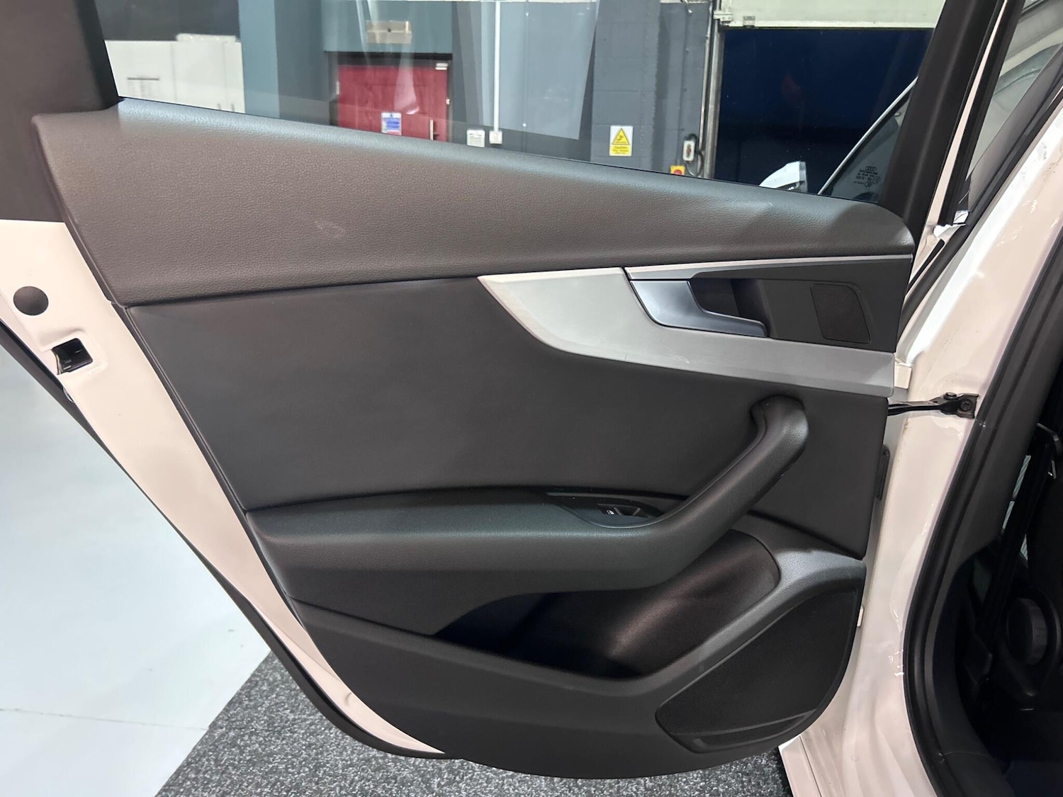 Used Audi A4 2016 for sale - 76925942: Photo 28