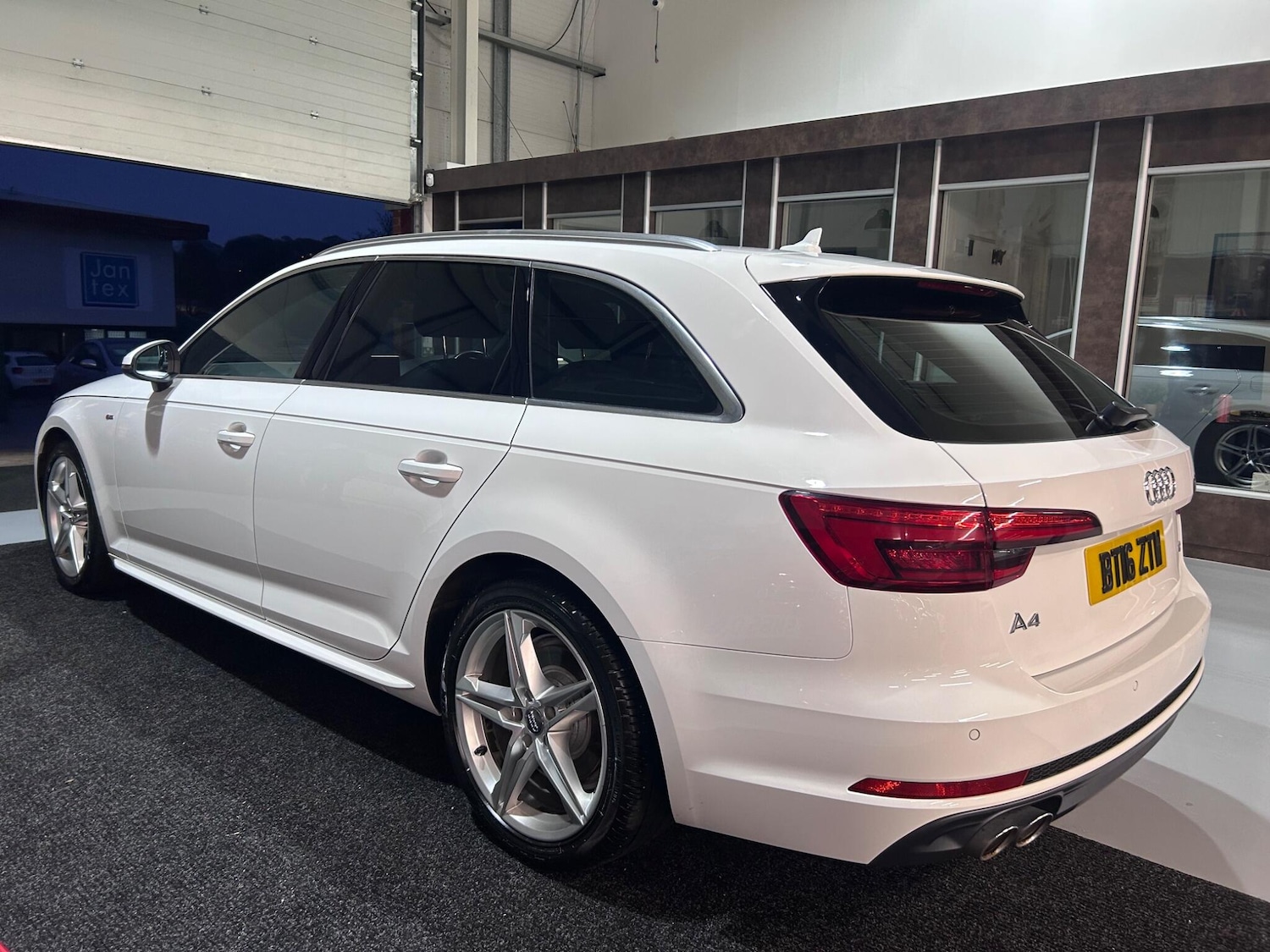 Used Audi A4 2016 for sale - 76925942: Photo 3