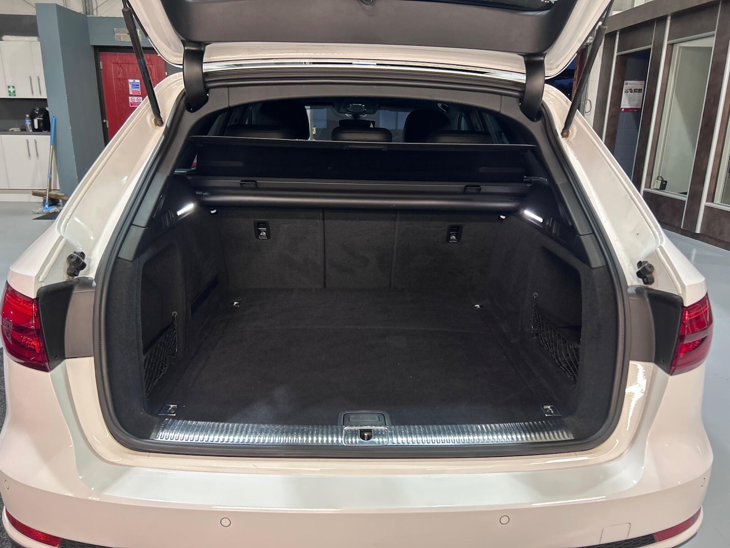 Used Audi A4 2016 for sale - 76925942: Photo 37