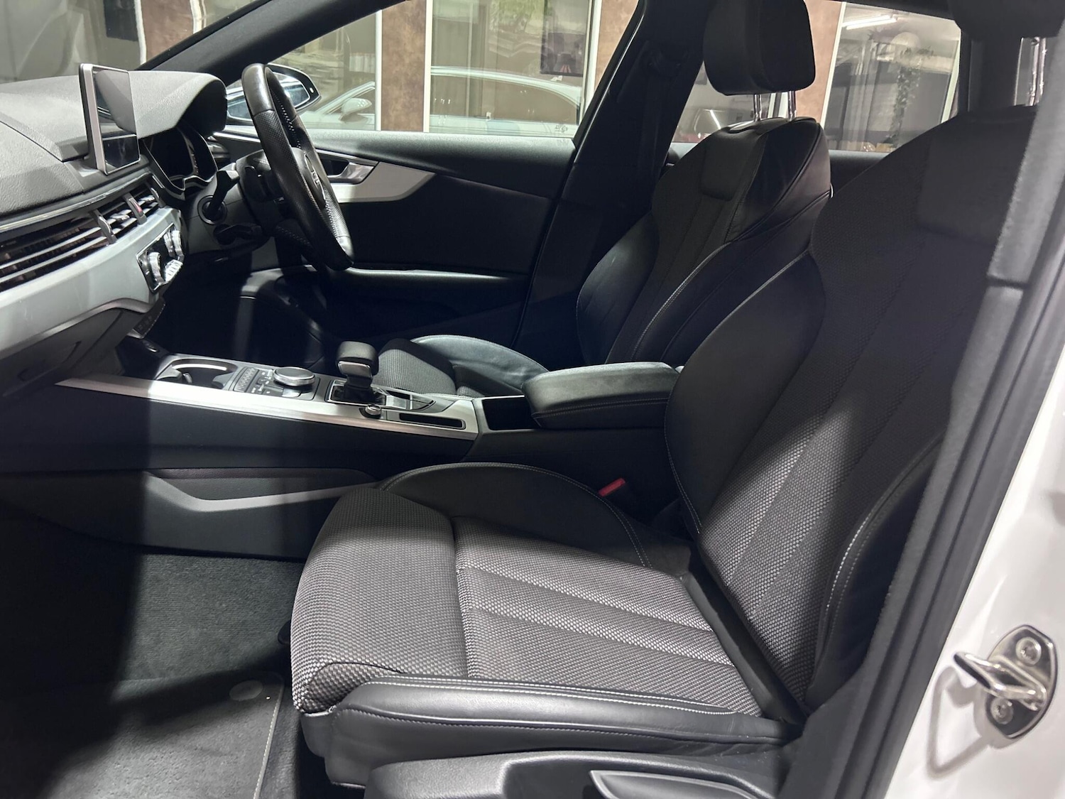 Used Audi A4 2016 for sale - 76925942: Photo 41