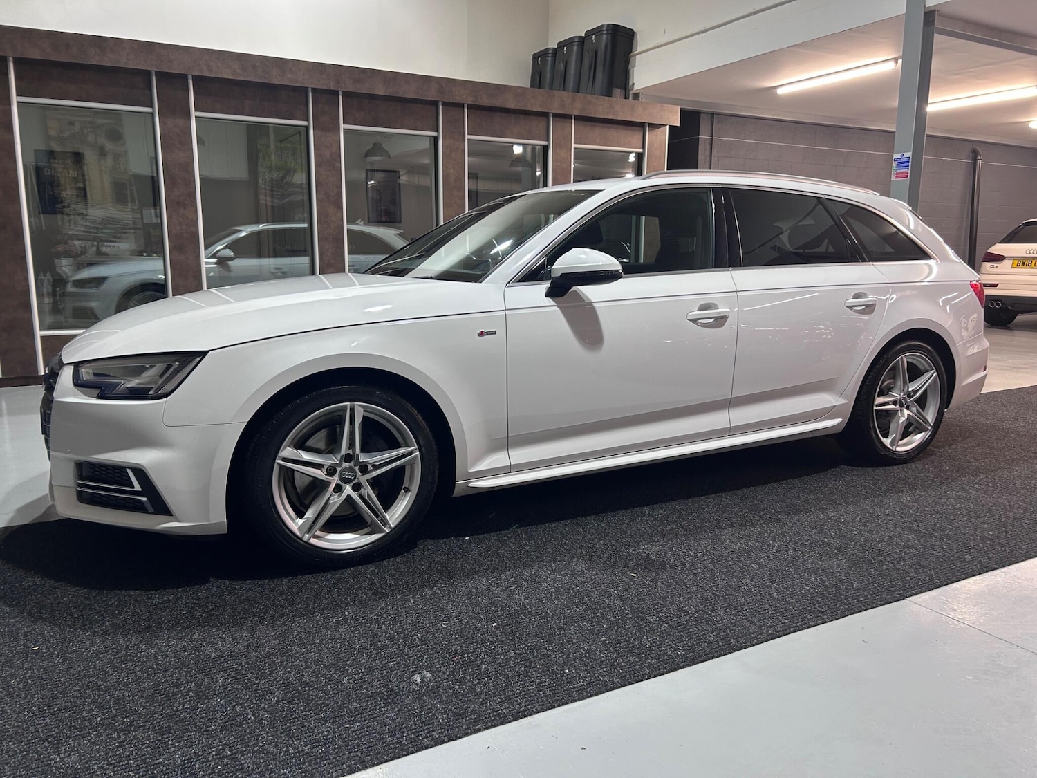 Used Audi A4 2016 for sale - 76925942: Photo 7