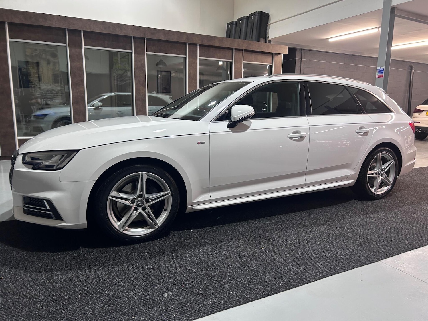 Used Audi A4 2016 for sale - 76925942: Photo 8