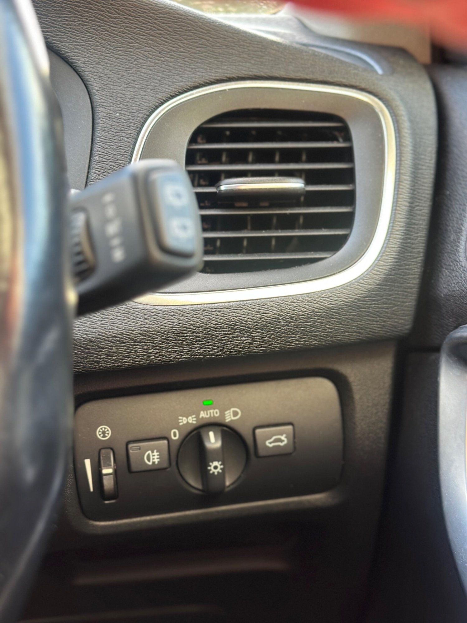 Used Volvo V40 2014 for sale - 77130590: Photo 14