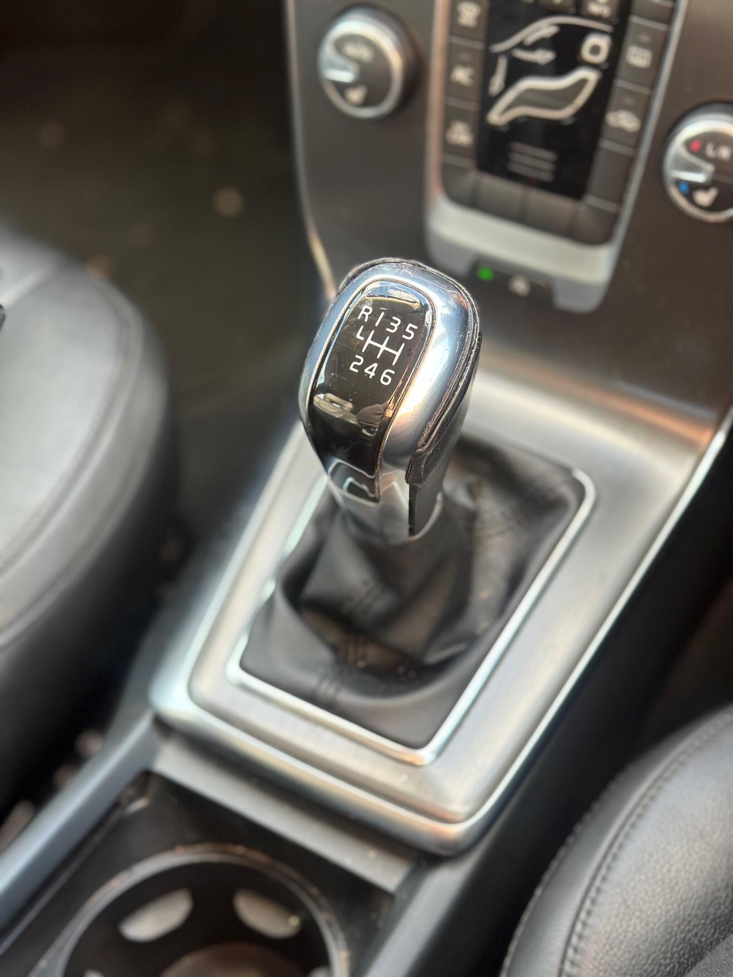 Used Volvo V40 2014 for sale - 77130590: Photo 20