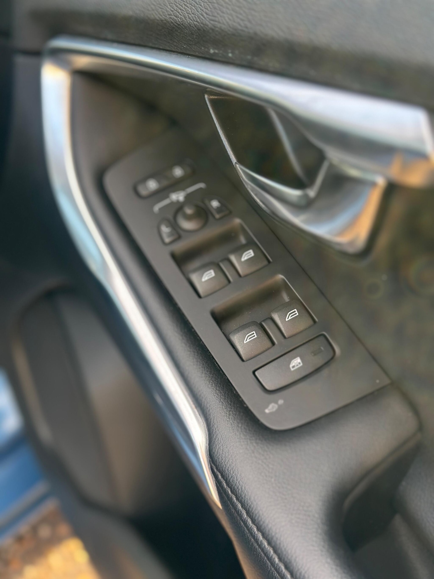 Used Volvo V40 2014 for sale - 77130590: Photo 25