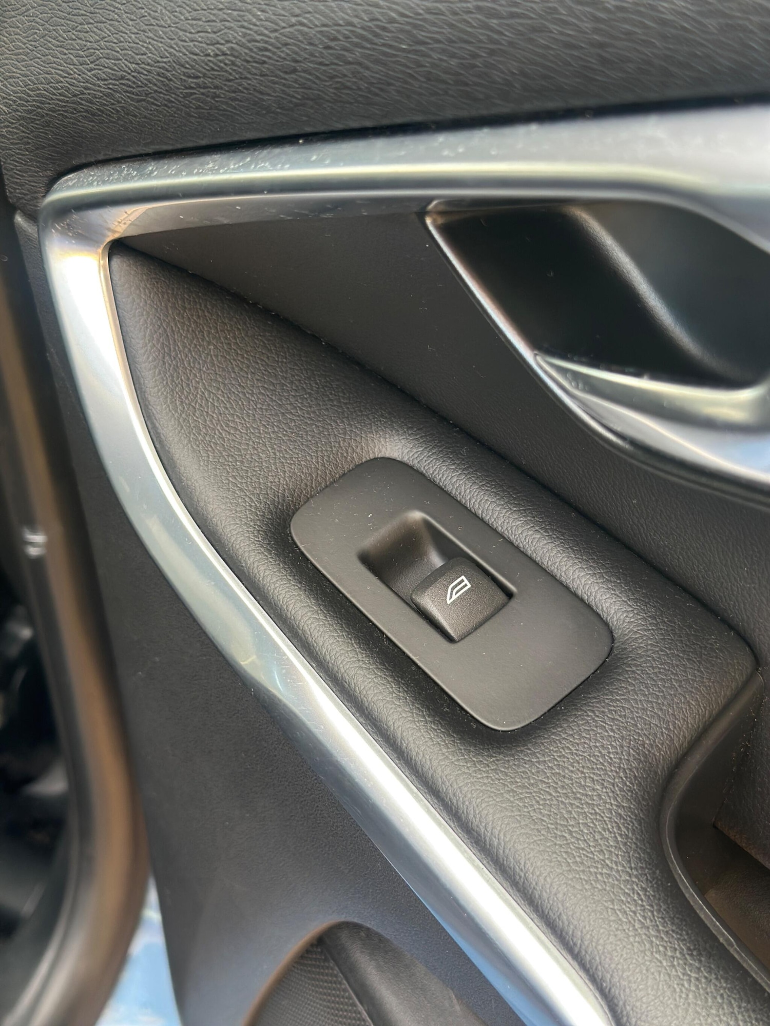 Used Volvo V40 2014 for sale - 77130590: Photo 29