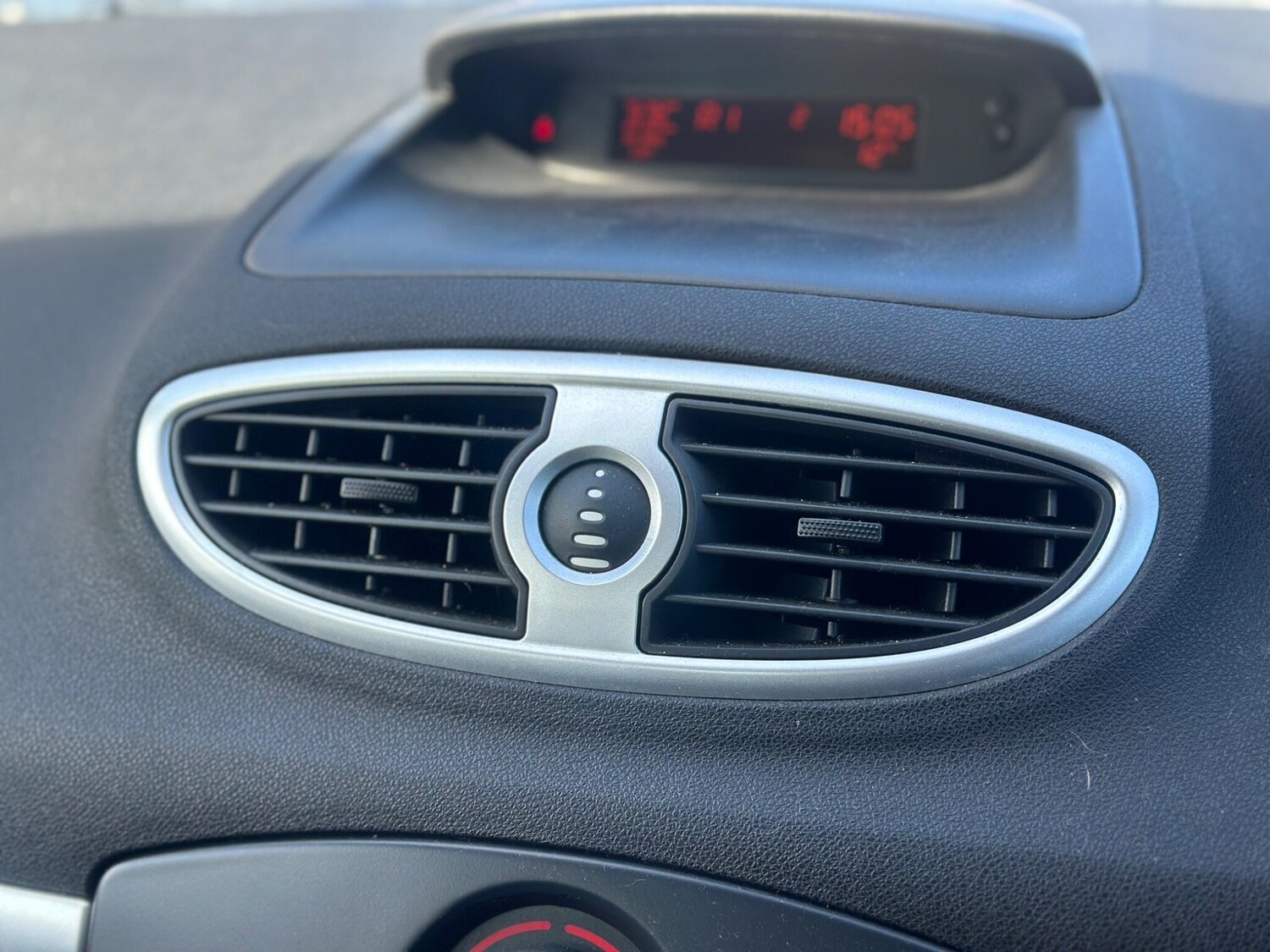 Used Renault Clio for sale - 78214279: Photo 12