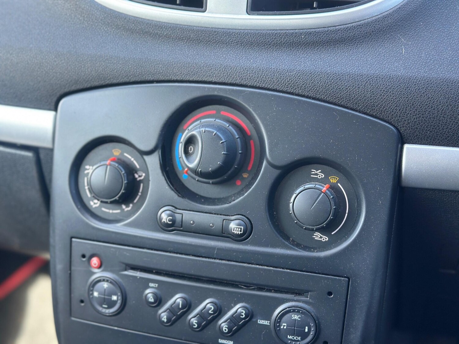 Used Renault Clio for sale - 78214279: Photo 13