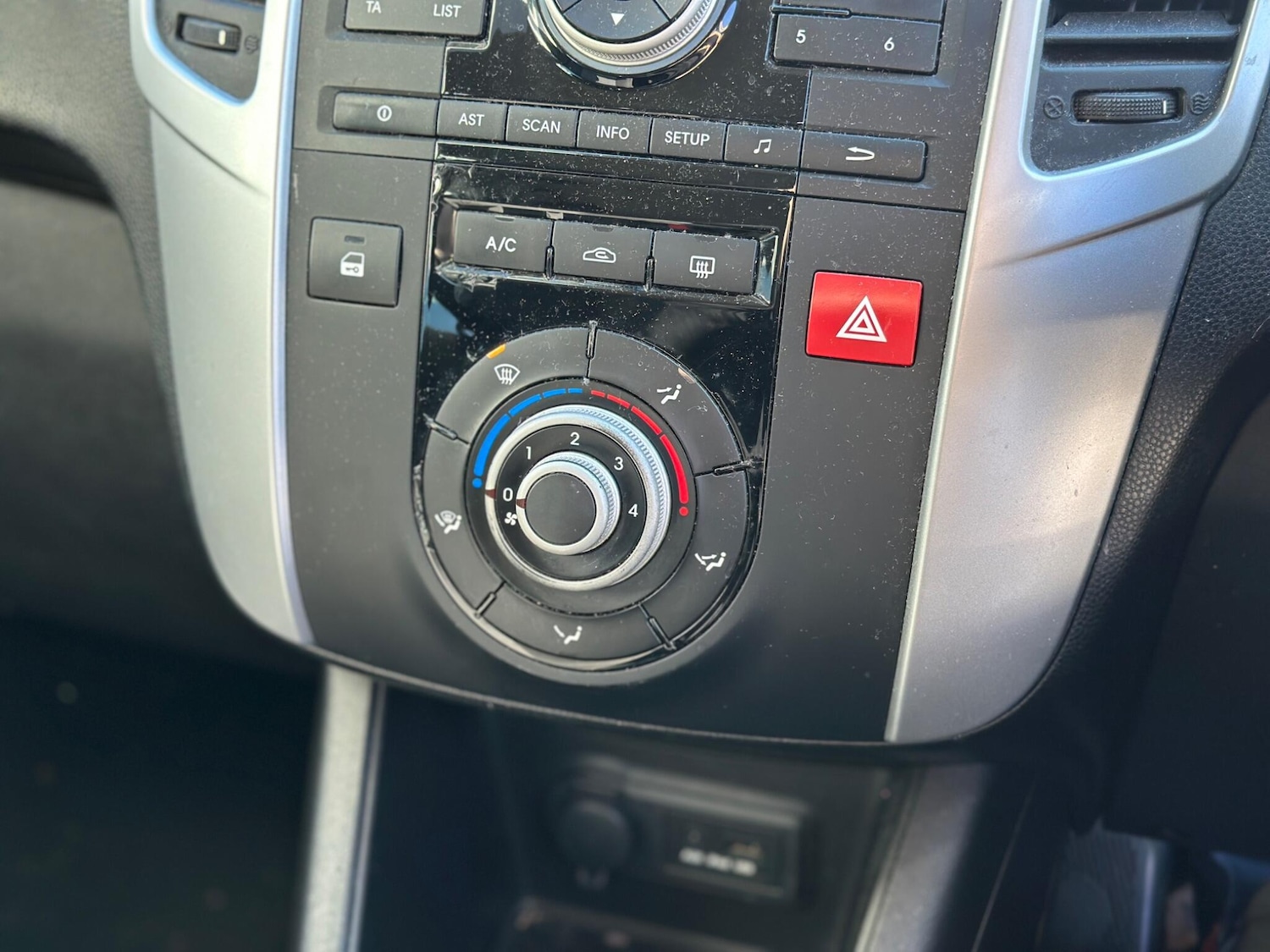 Used Kia Venga 2010 for sale - 78115840: Photo 8