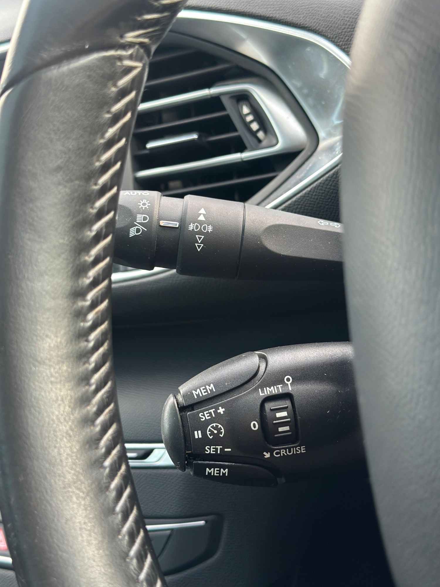 Used Peugeot 308 2014 for sale - 77468130: Photo 13