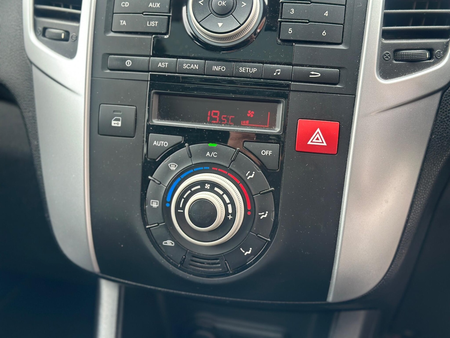 Used Kia Venga 2012 for sale - 77924937: Photo 18