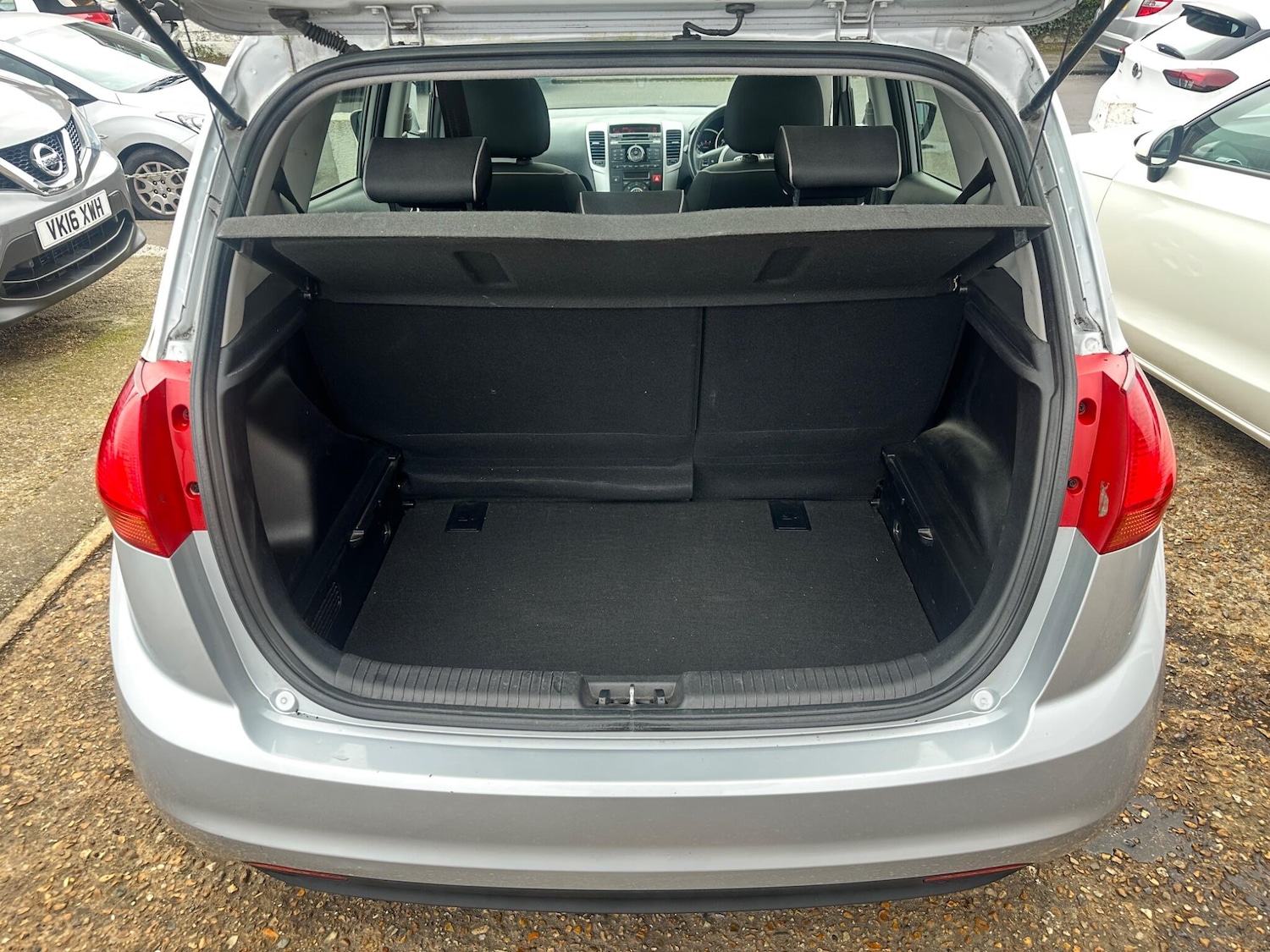 Used Kia Venga 2012 for sale - 77924937: Photo 8