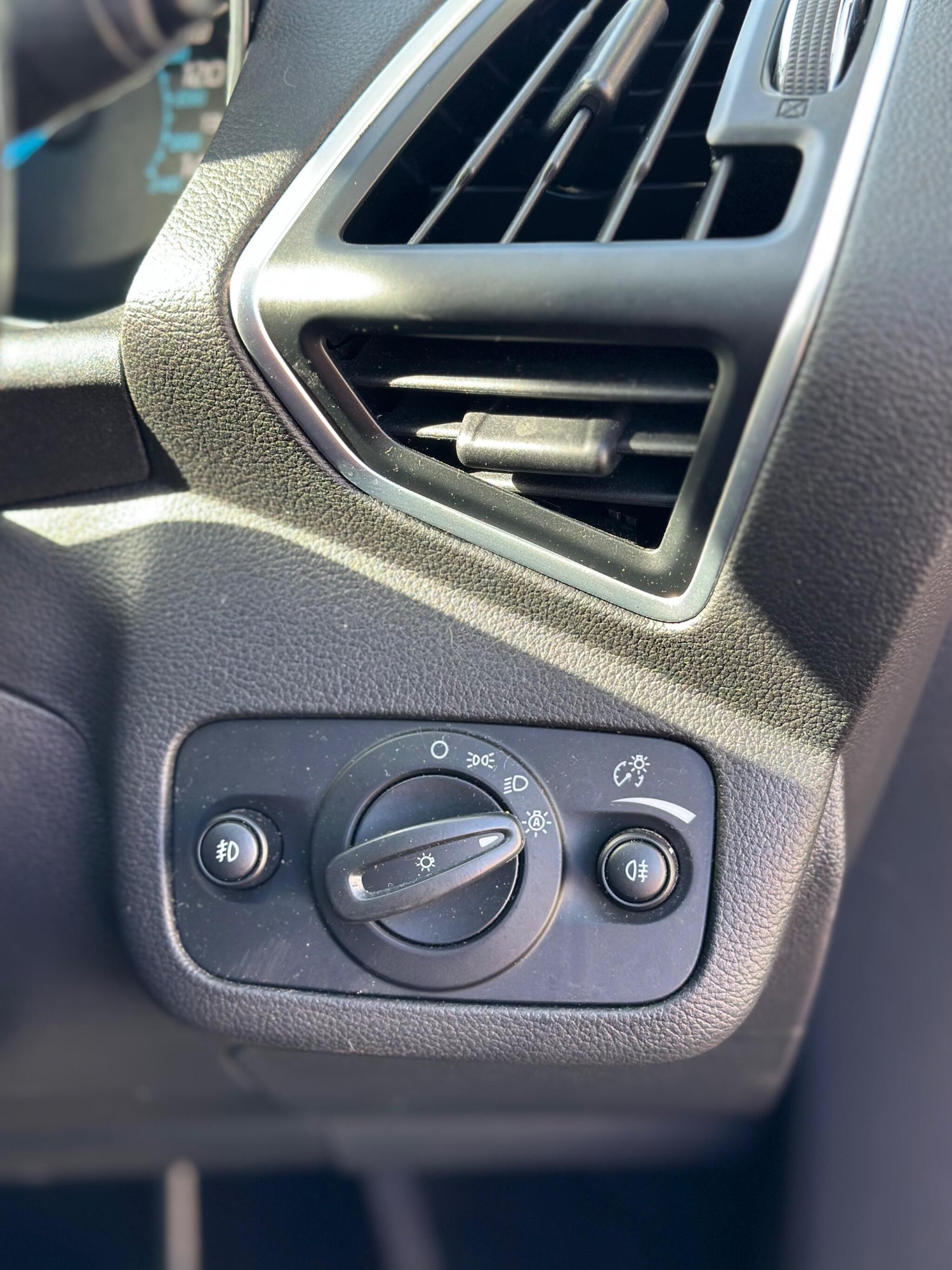 Used Ford Kuga 2015 for sale - 76945983: Photo 16