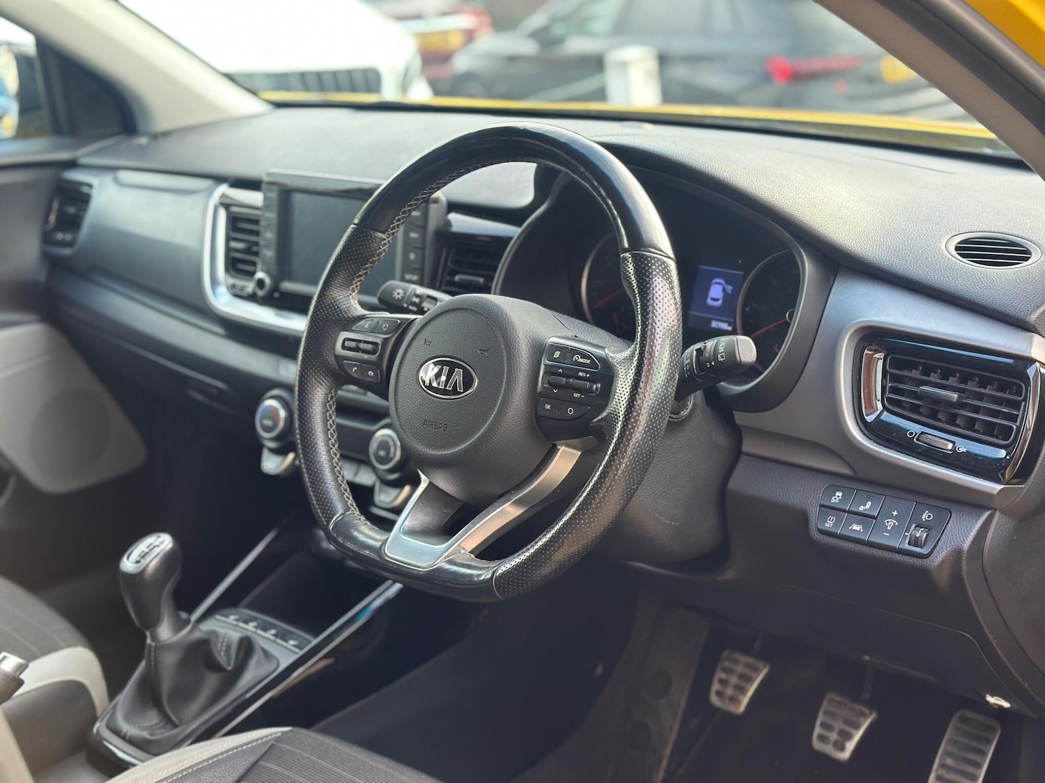 Used Kia Stonic 2017 for sale - 76965523: Photo 13