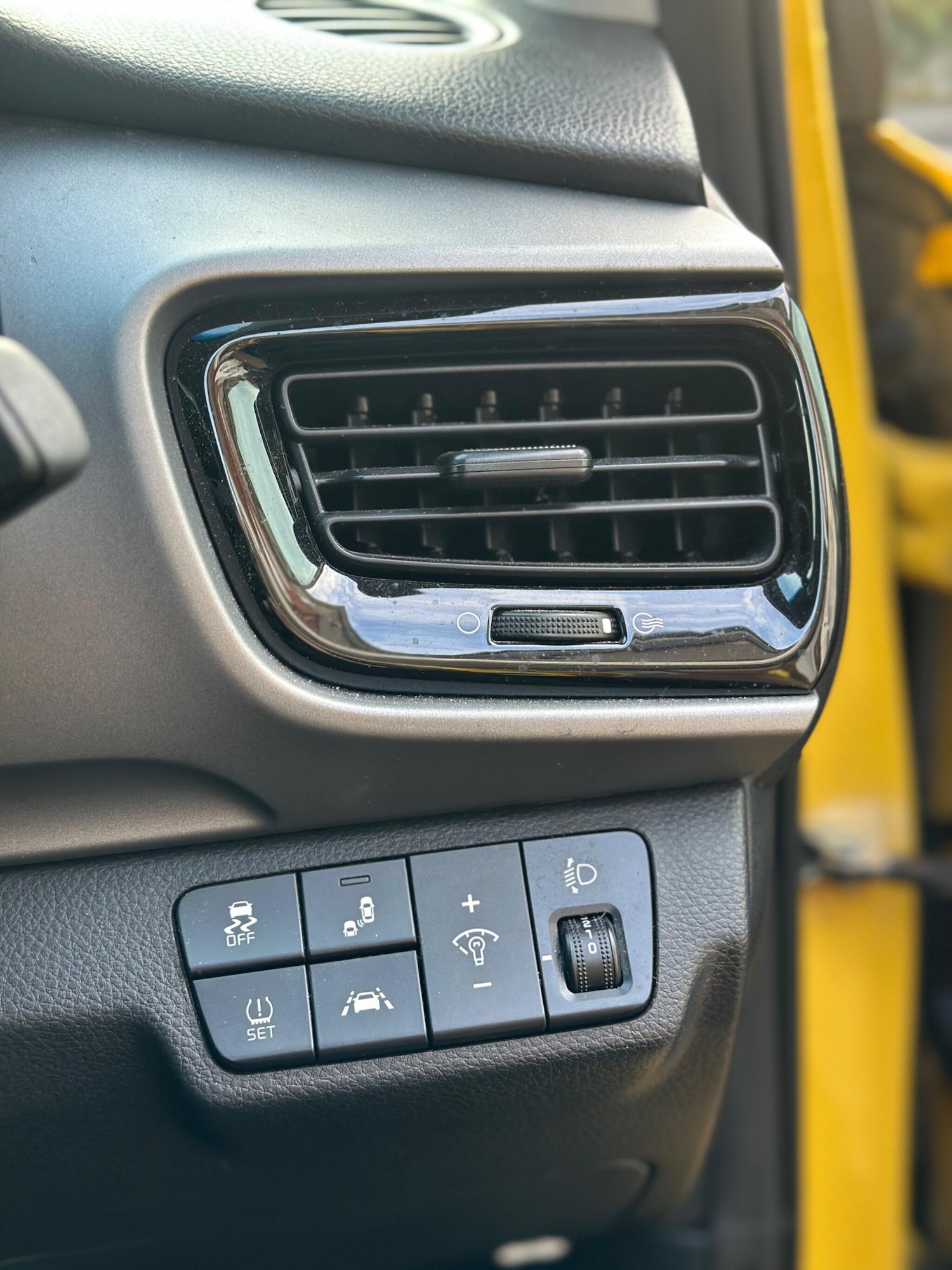 Used Kia Stonic 2017 for sale - 76965523: Photo 16