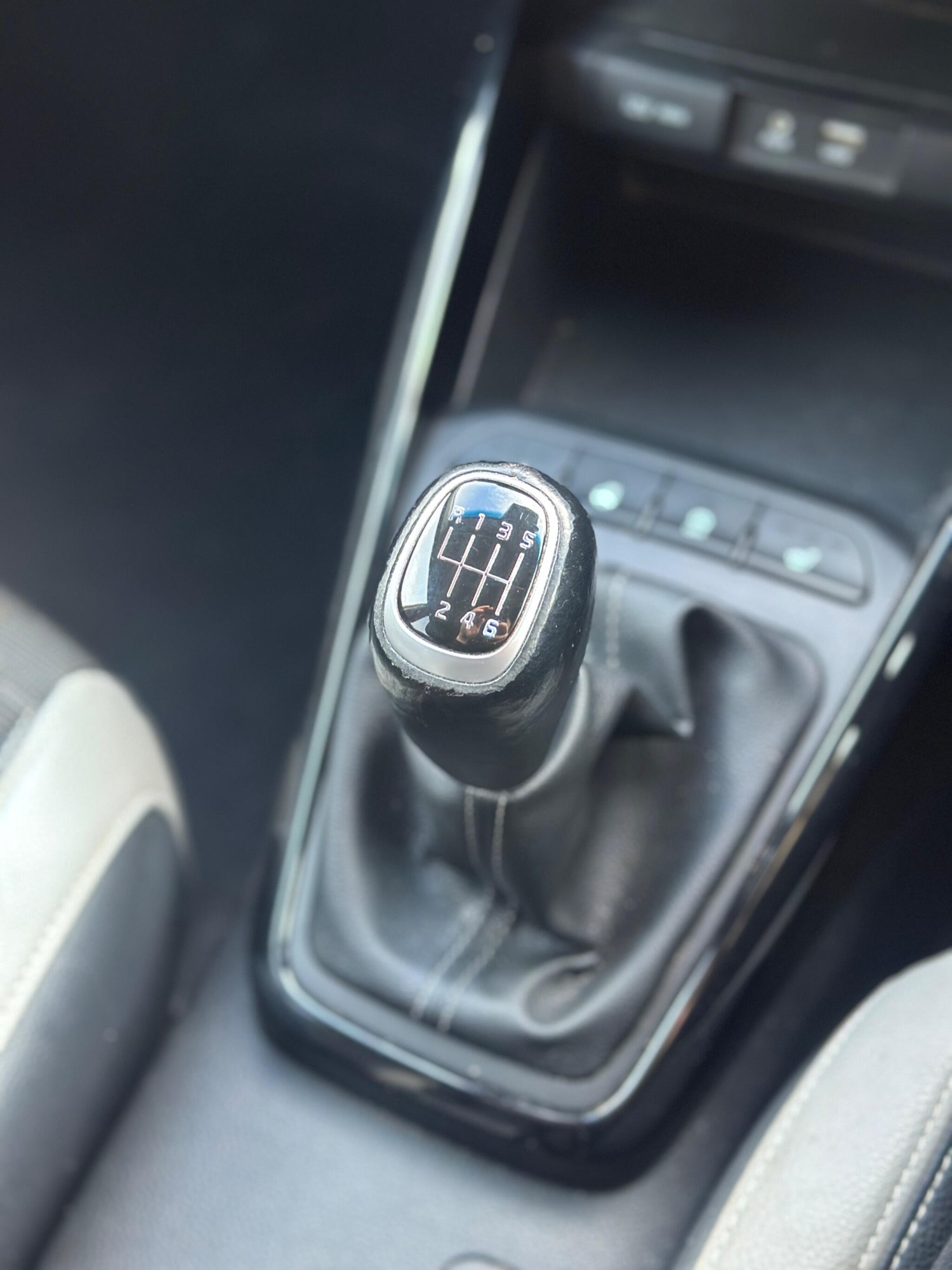 Used Kia Stonic 2017 for sale - 76965523: Photo 23