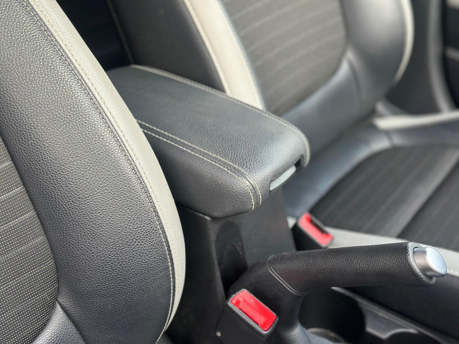 Used Kia Stonic 2017 for sale - 76965523: Photo 24