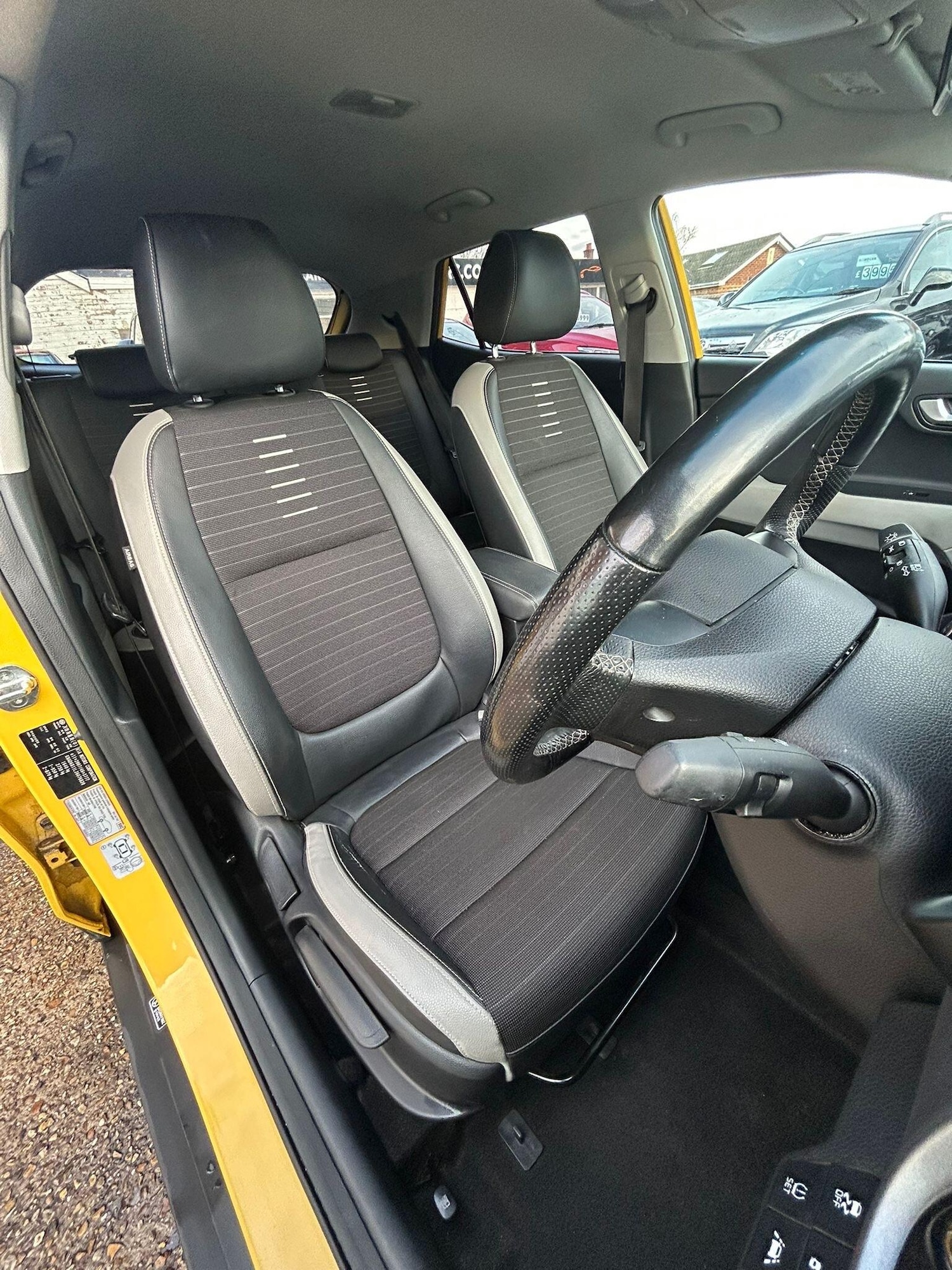 Used Kia Stonic 2017 for sale - 76965523: Photo 25