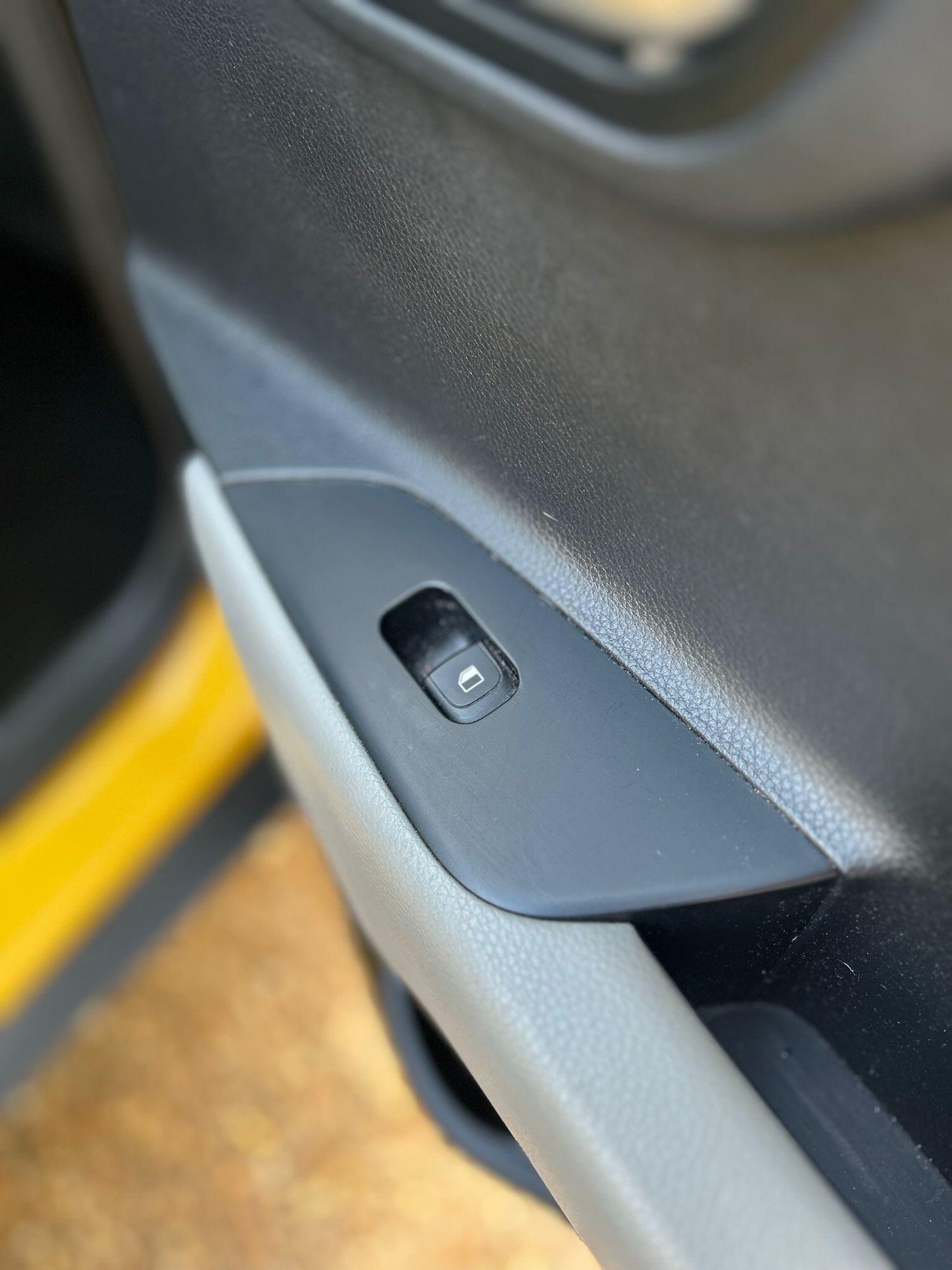 Used Kia Stonic 2017 for sale - 76965523: Photo 29