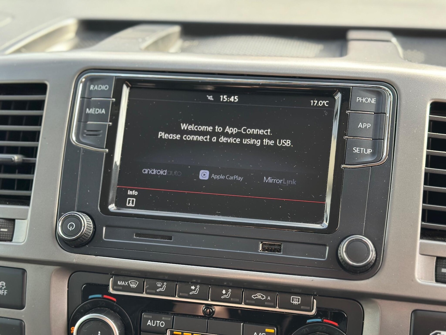 Used Volkswagen Caravelle 2014 for sale - 76945976: Photo 15