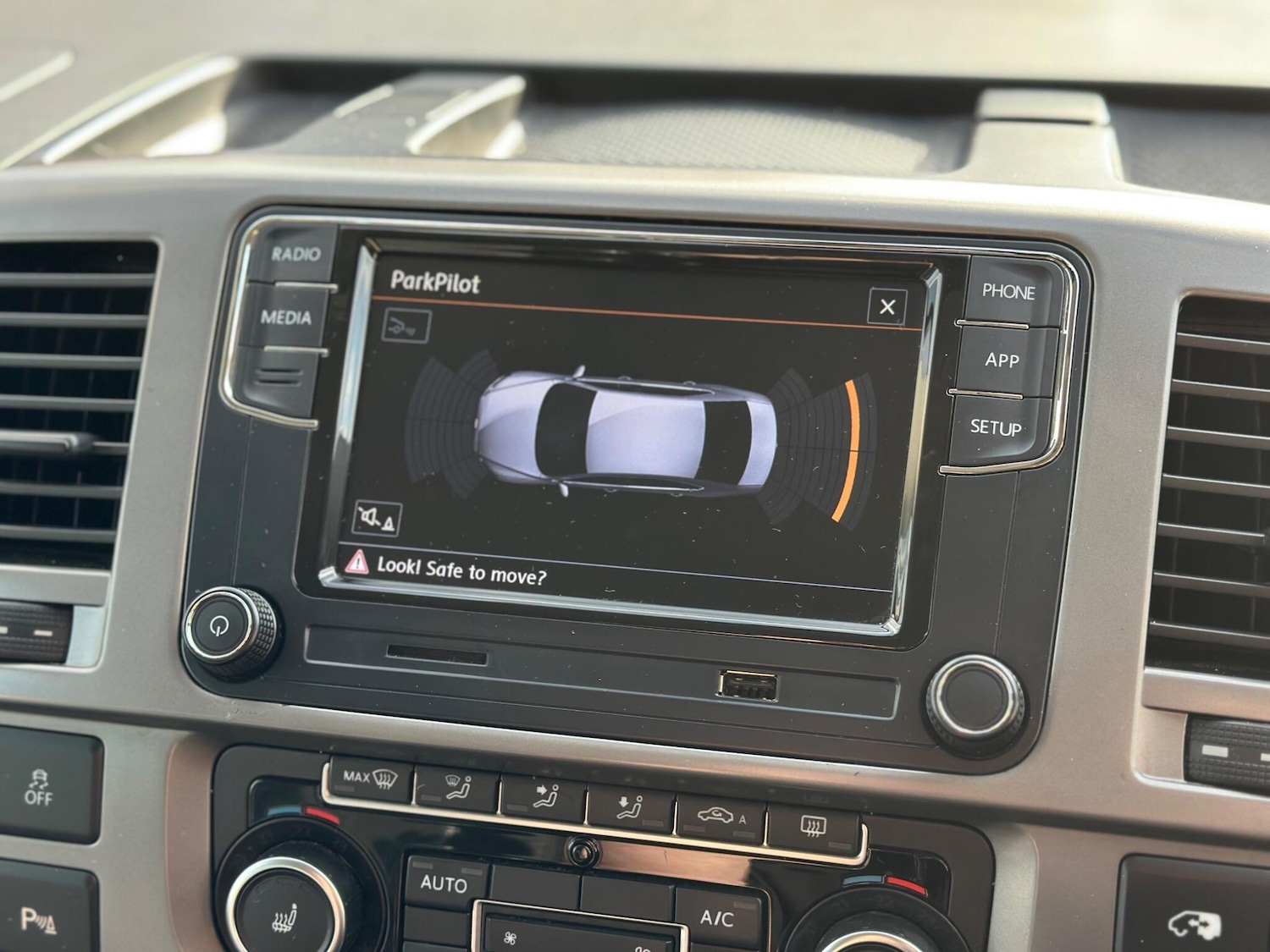 Used Volkswagen Caravelle 2014 for sale - 76945976: Photo 18