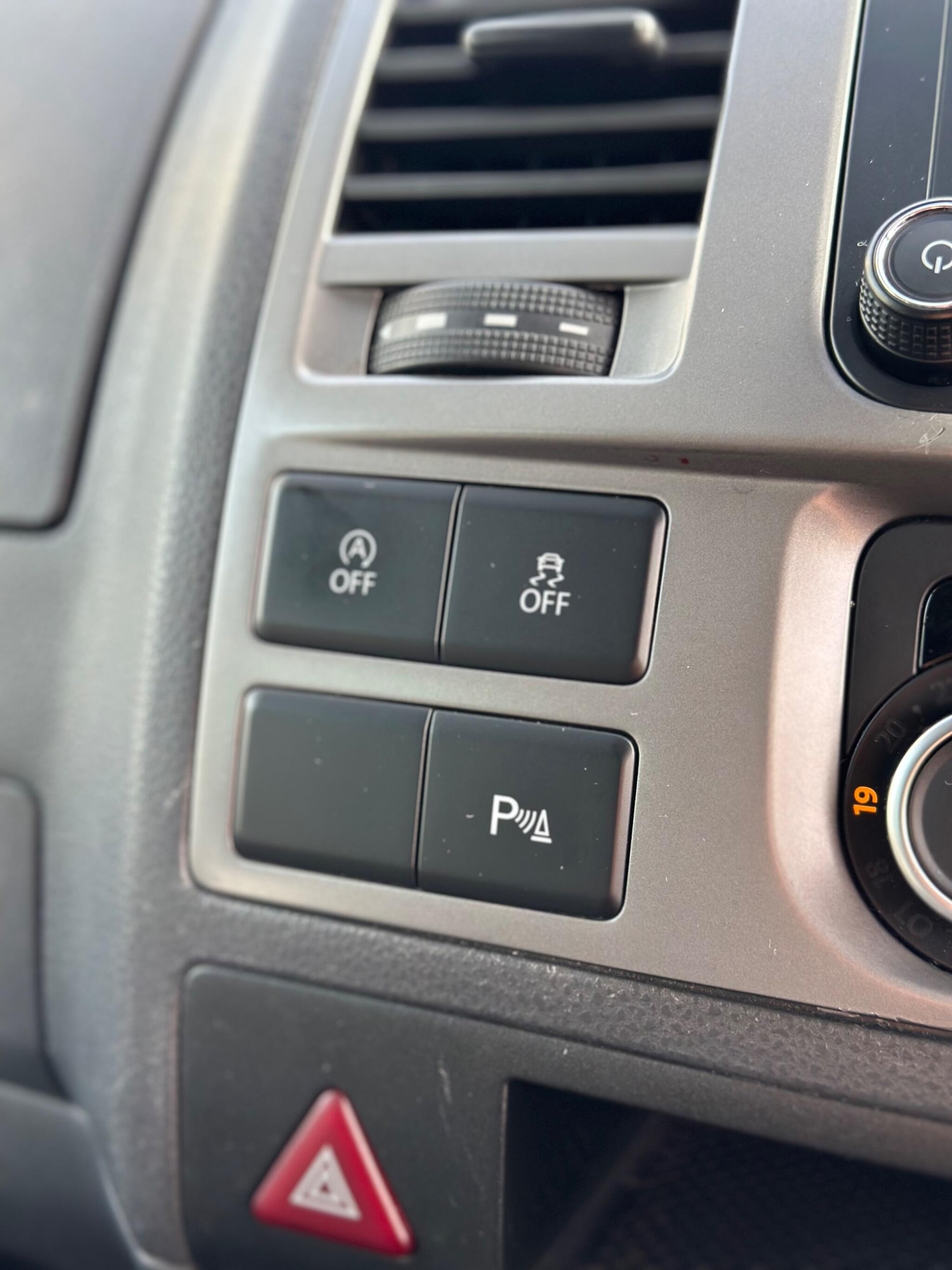 Used Volkswagen Caravelle 2014 for sale - 76945976: Photo 19