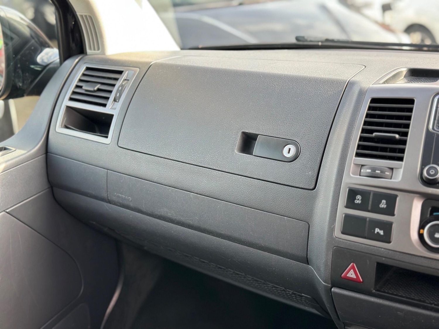 Used Volkswagen Caravelle 2014 for sale - 76945976: Photo 20