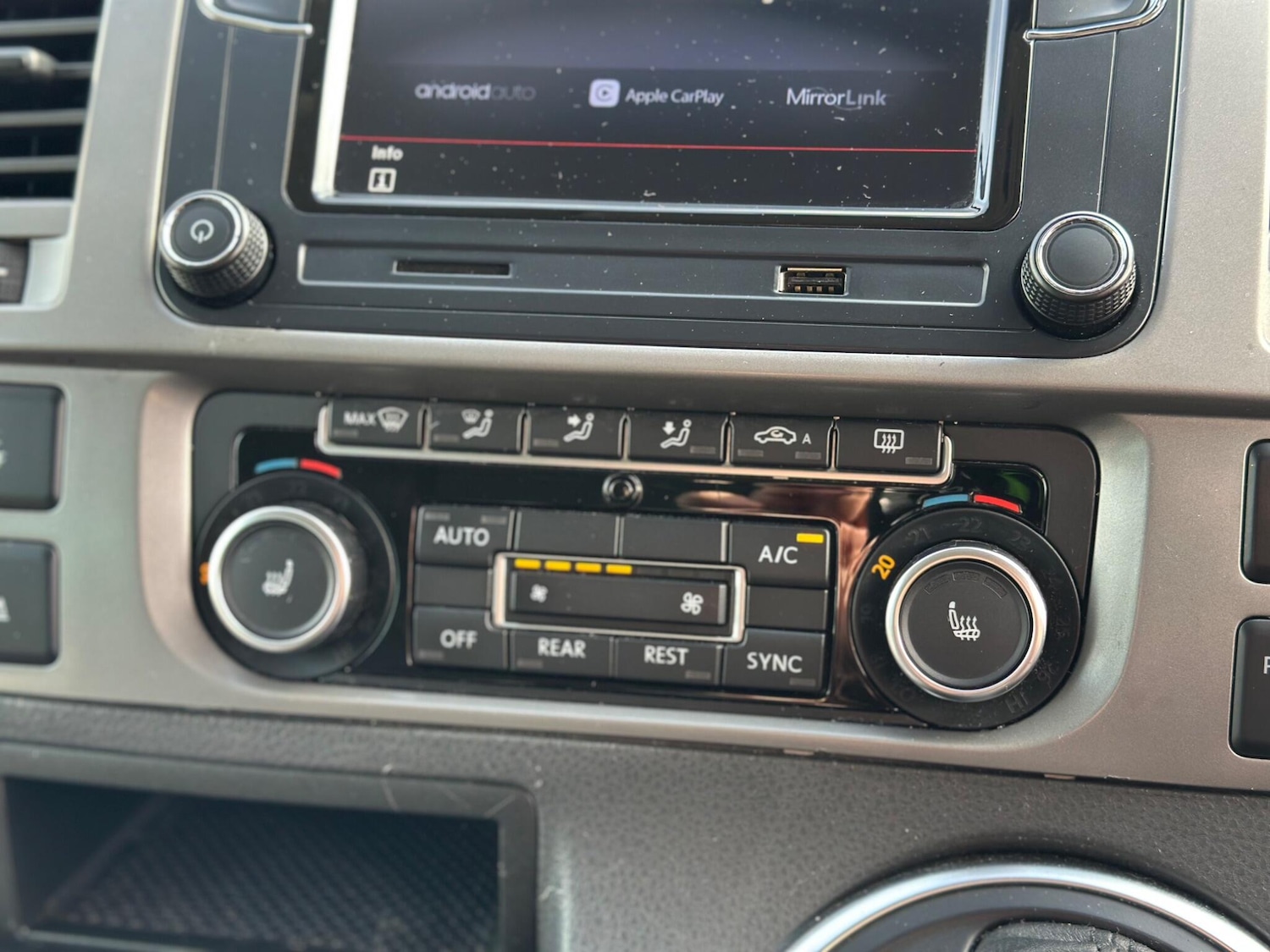 Used Volkswagen Caravelle 2014 for sale - 76945976: Photo 21