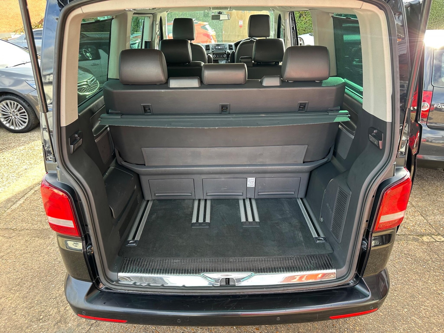 Used Volkswagen Caravelle 2014 for sale - 76945976: Photo 6