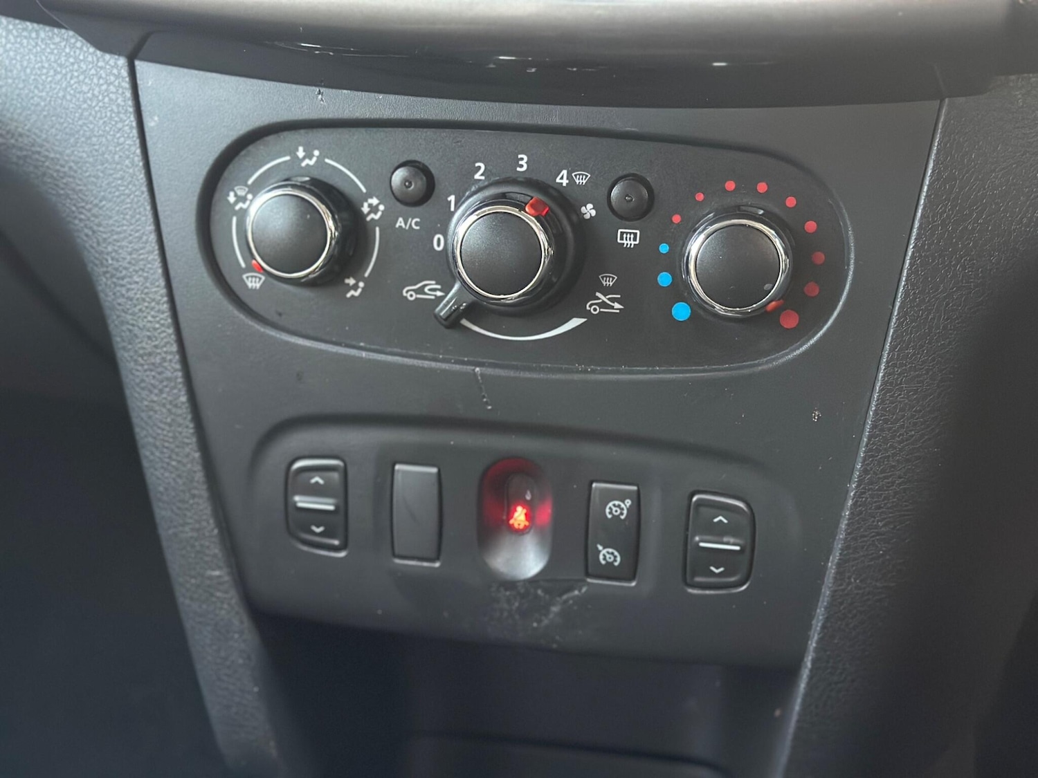 Used Dacia Sandero Stepway 2016 for sale - 76945973: Photo 19