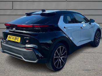Used Toyota C-HR 2024 for sale - 76111656: Photo 2