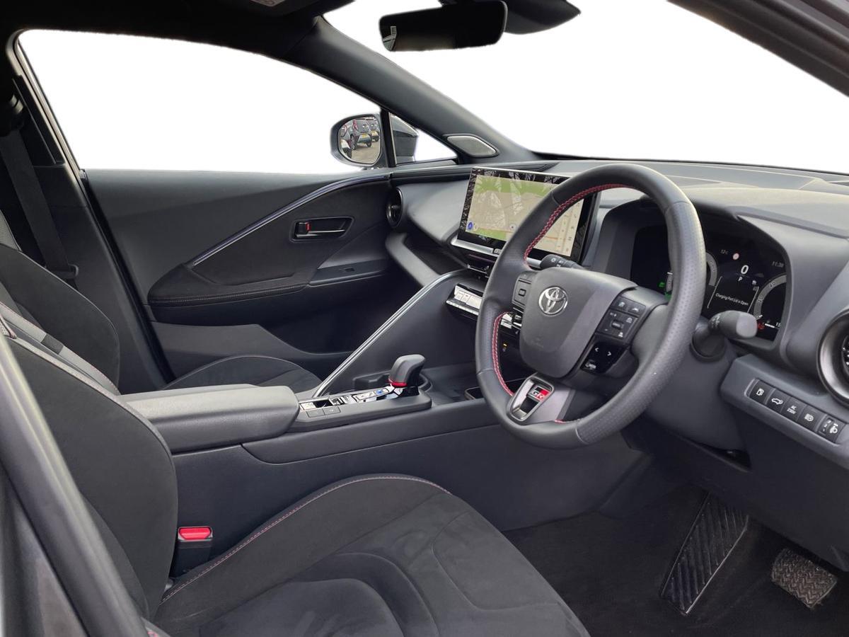 Used Toyota C-HR 2024 for sale - 76703551: Photo 12