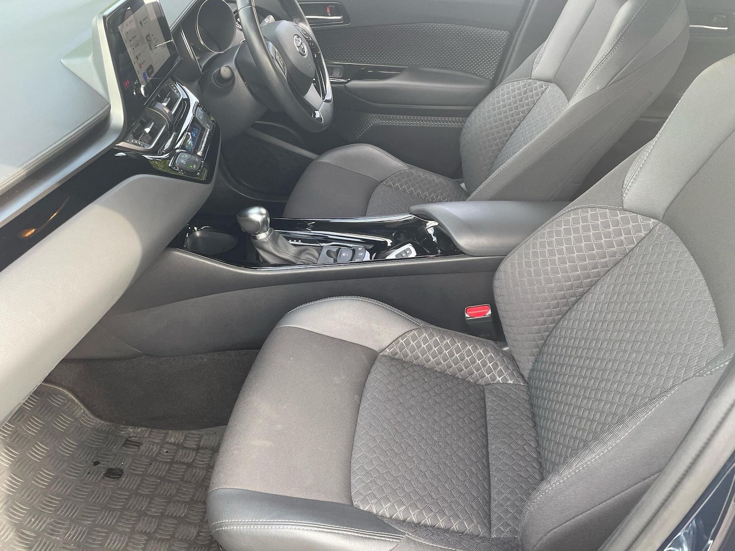 Used Toyota C-HR 2023 for sale - 76110682: Photo 10
