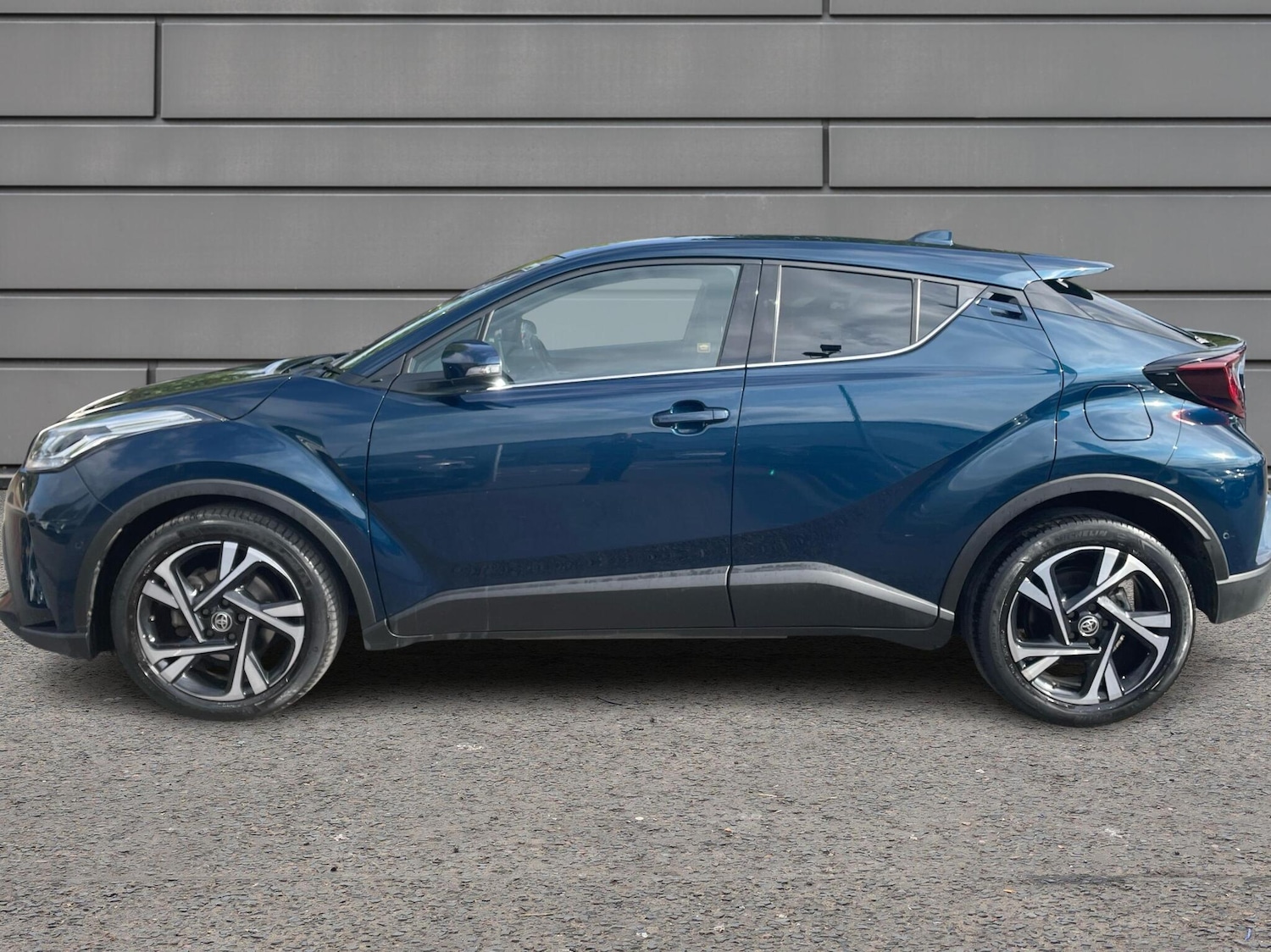 Used Toyota C-HR 2023 for sale - 76110682: Photo 17