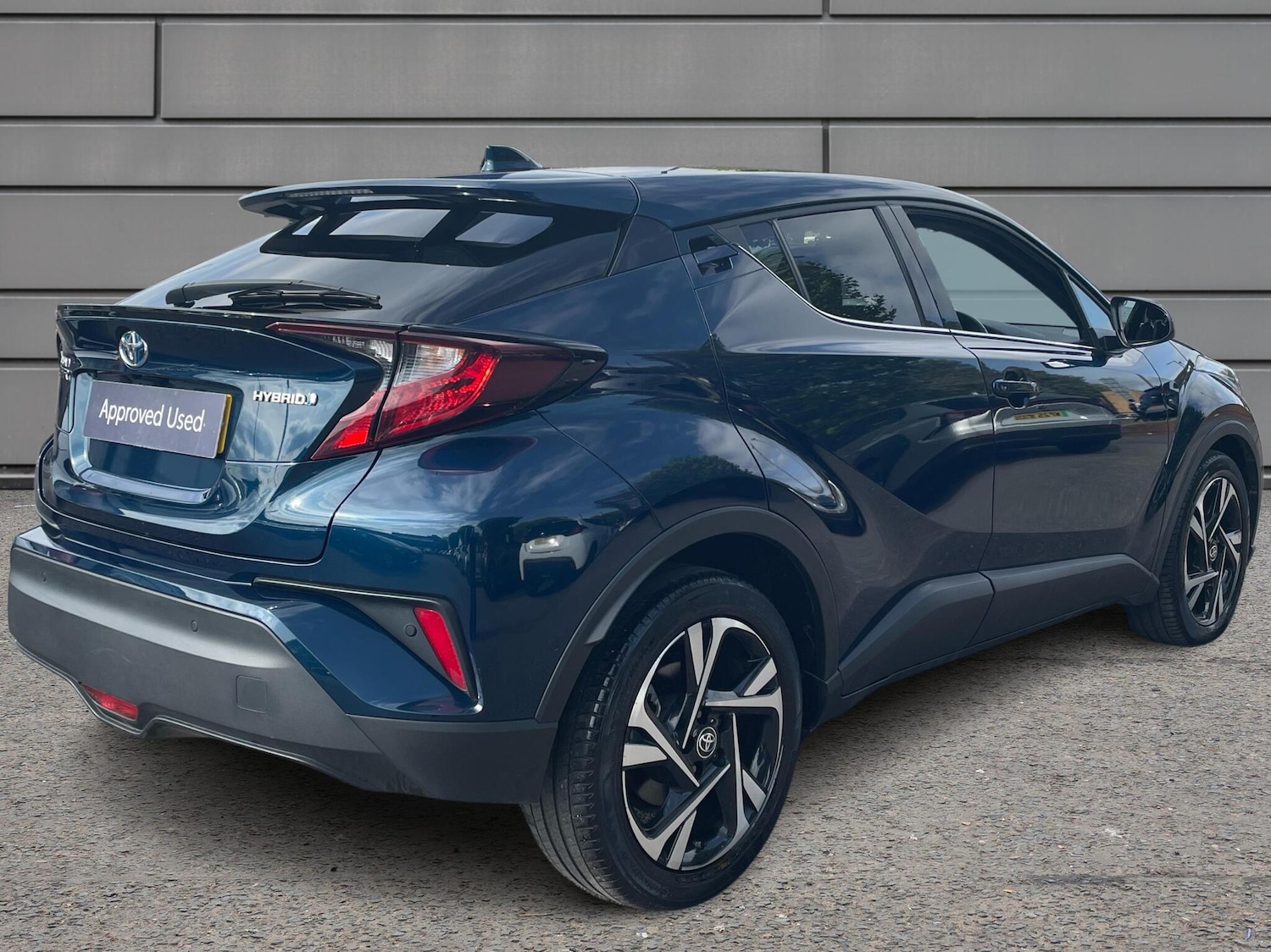 Used Toyota C-HR 2023 for sale - 76110682: Photo 2