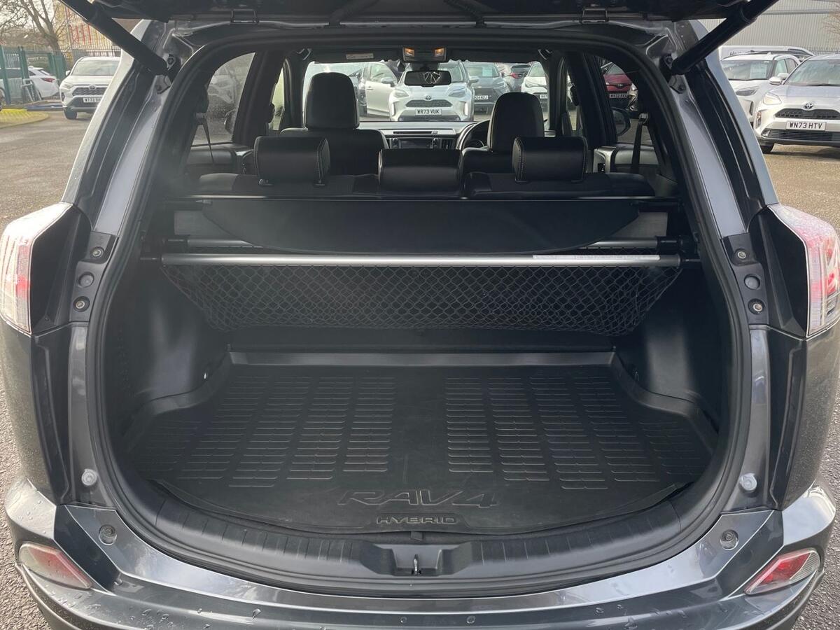 Used Toyota RAV4 2018 for sale - 77647555: Photo 10