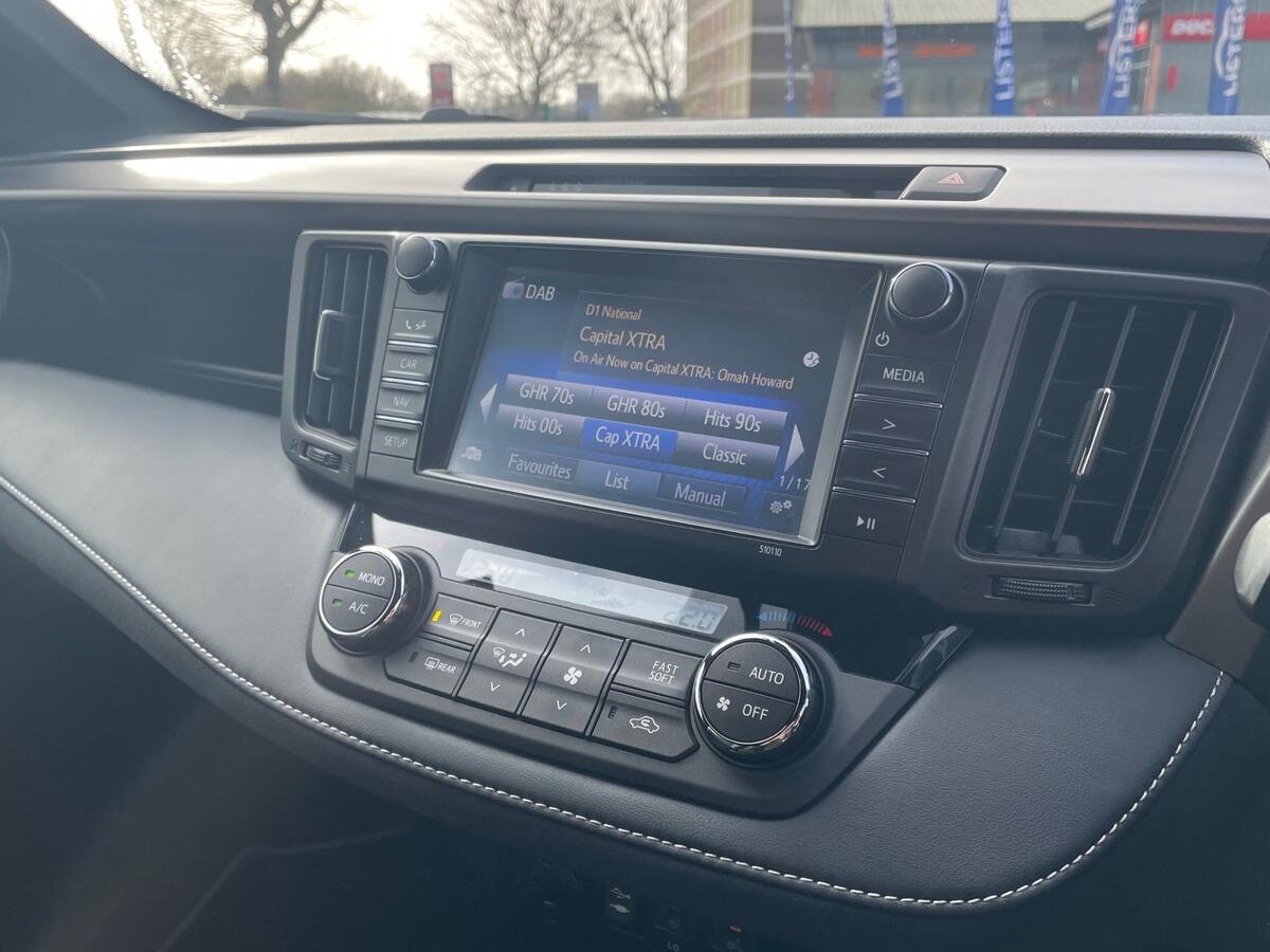 Used Toyota RAV4 2018 for sale - 77647555: Photo 11