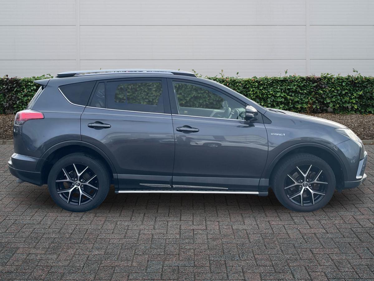 Used Toyota RAV4 2018 for sale - 77647555: Photo 5