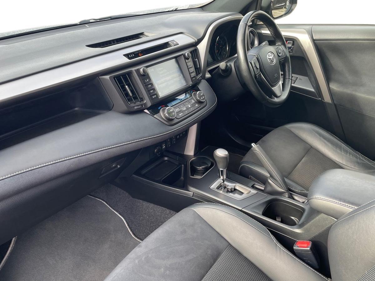 Used Toyota RAV4 2018 for sale - 77647555: Photo 7