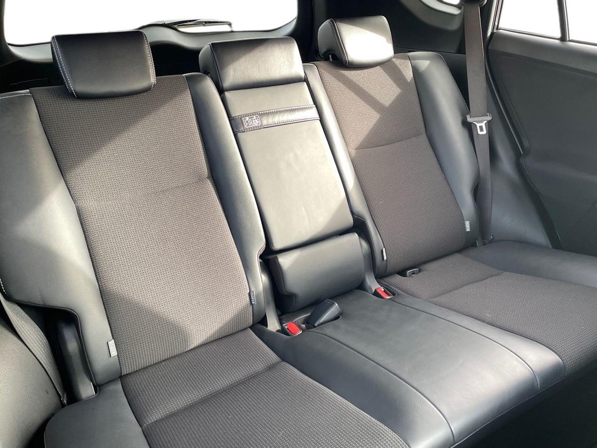 Used Toyota RAV4 2018 for sale - 77647555: Photo 9