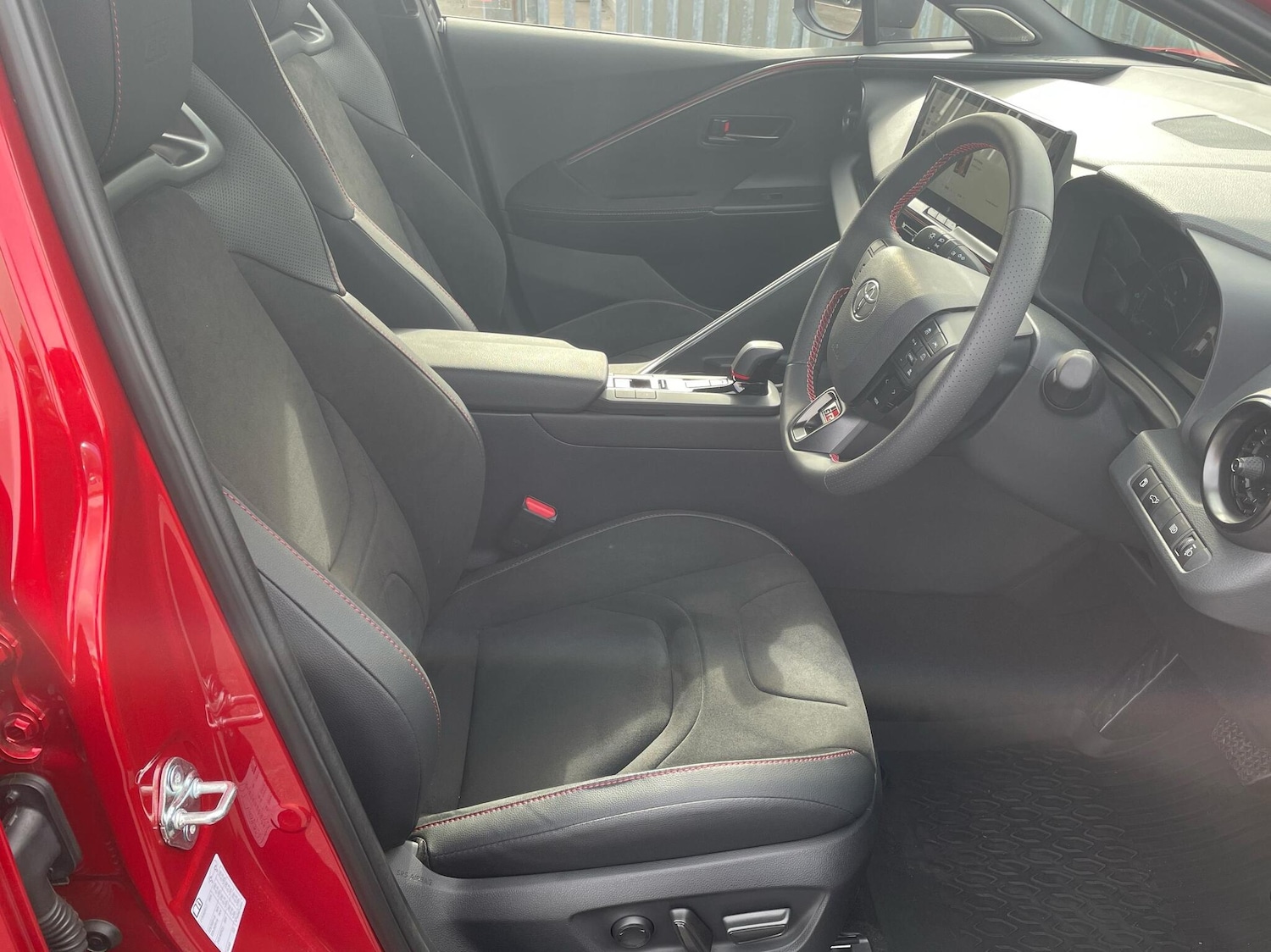 Used Toyota C-HR 2025 for sale - 76730612: Photo 11