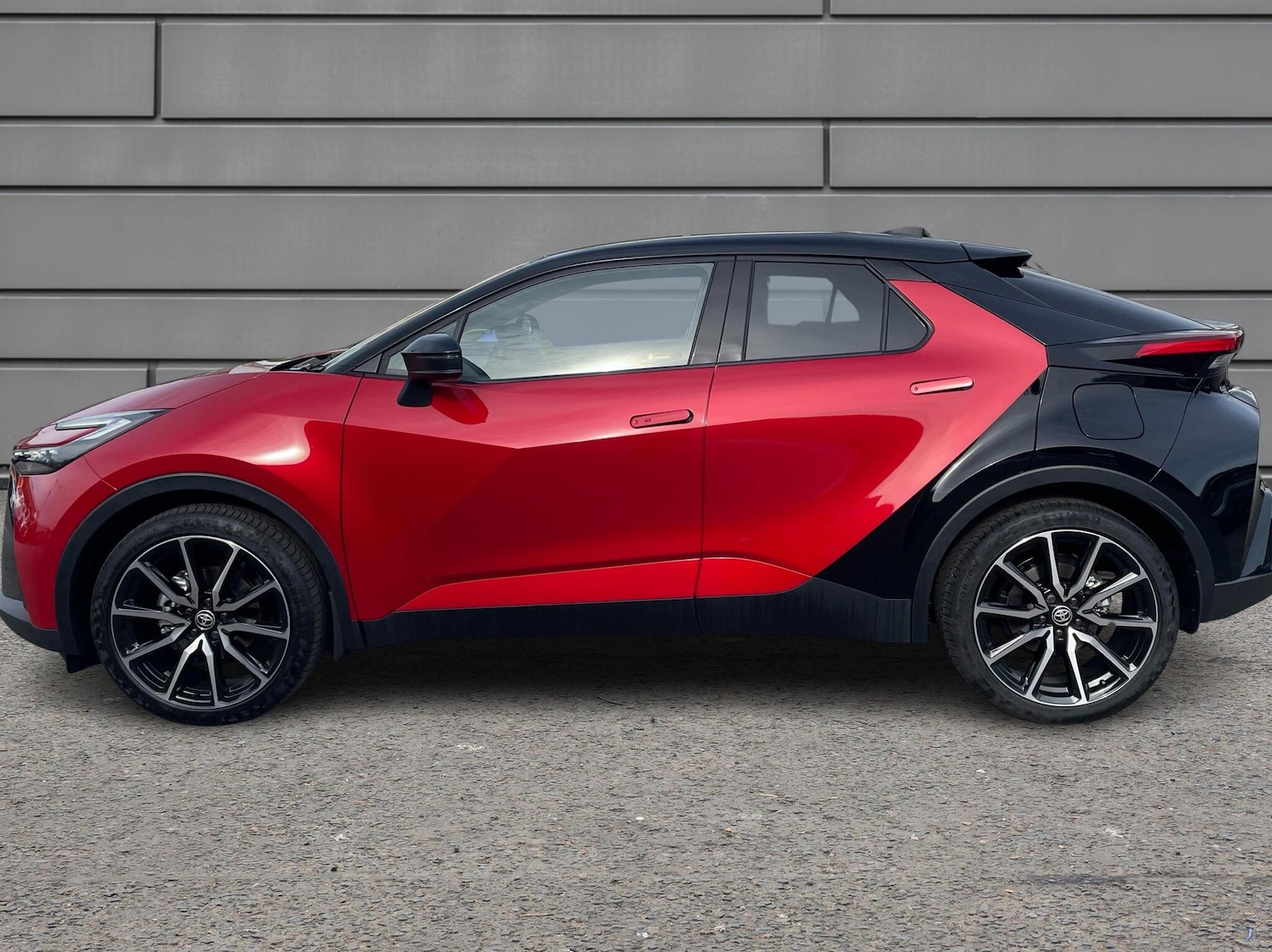 Used Toyota C-HR 2025 for sale - 76730612: Photo 17