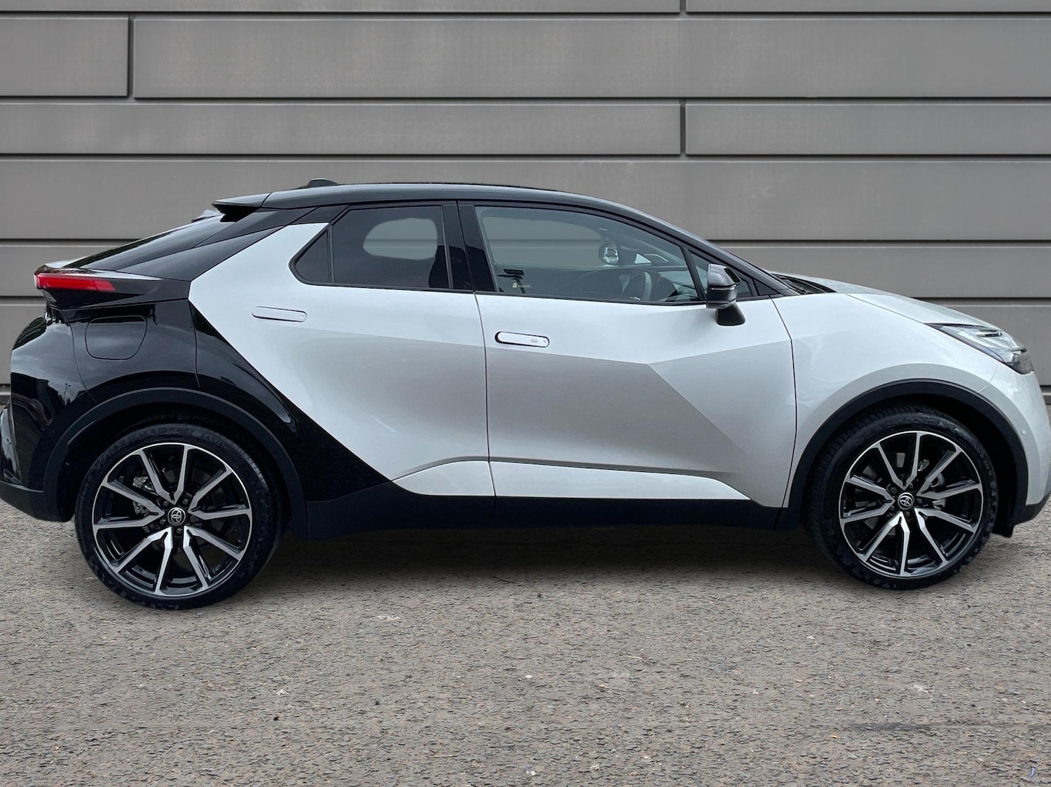 Used Toyota C-HR 2025 for sale - 76716697: Photo 16